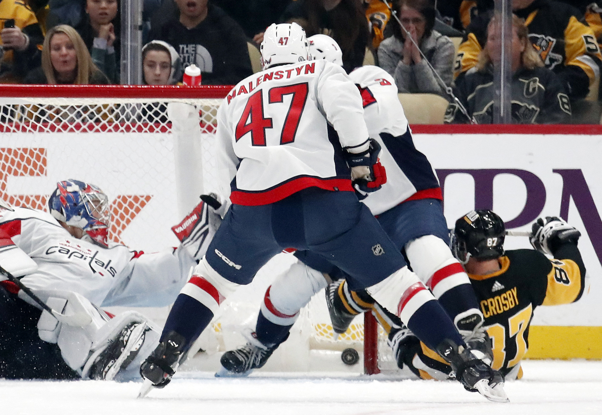 Capitals Start Fast, Hold On Against Penguins | Reuters