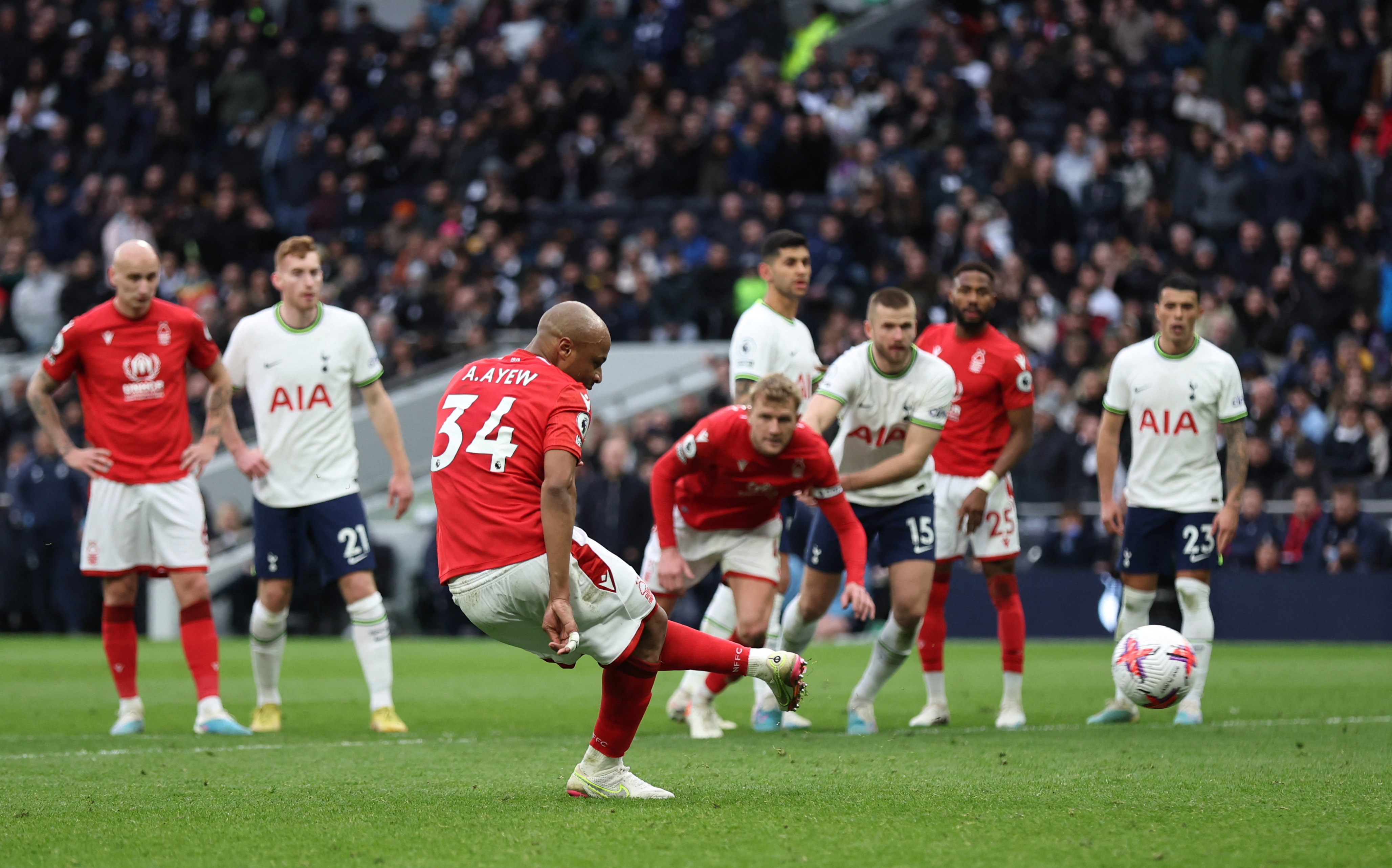 Nottingham Forest 0-2 Tottenham Hotspur: Ten-man visitors underline  top-four aspirations with win at City Ground - BBC Sport