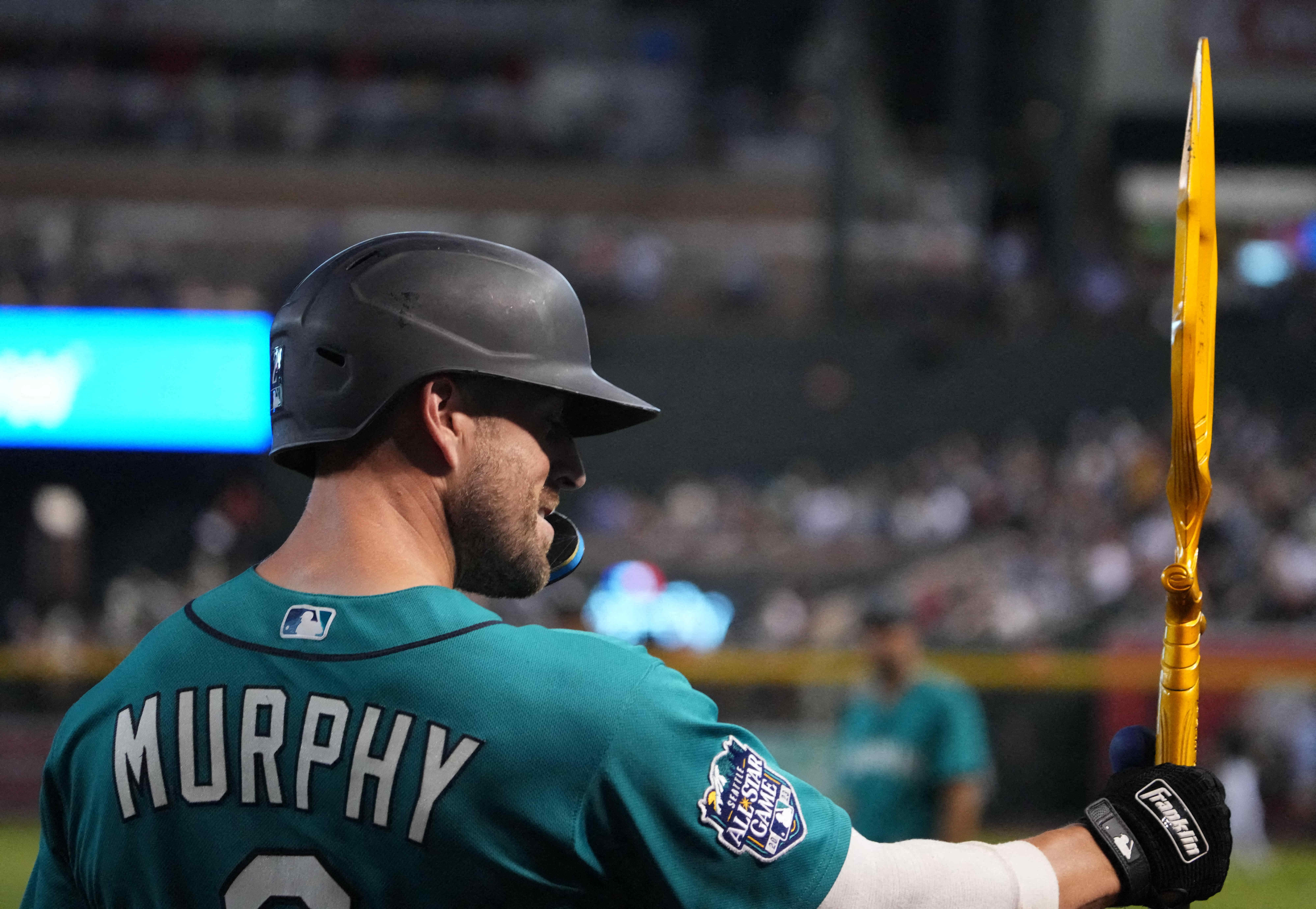 Cal Raleigh propels Mariners' rally to beat Rangers