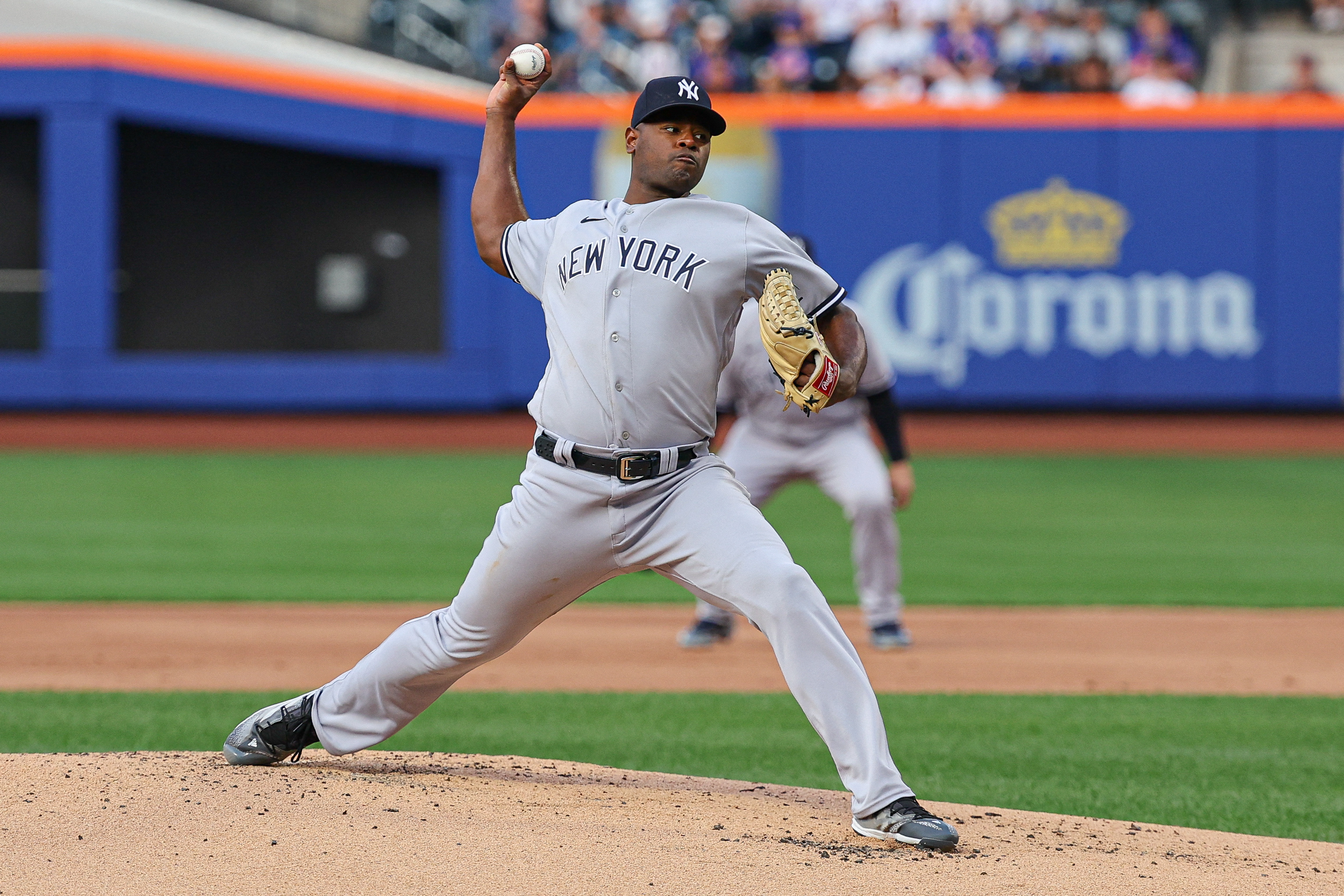 Yankees come back to beat Mets in season's first meeting
