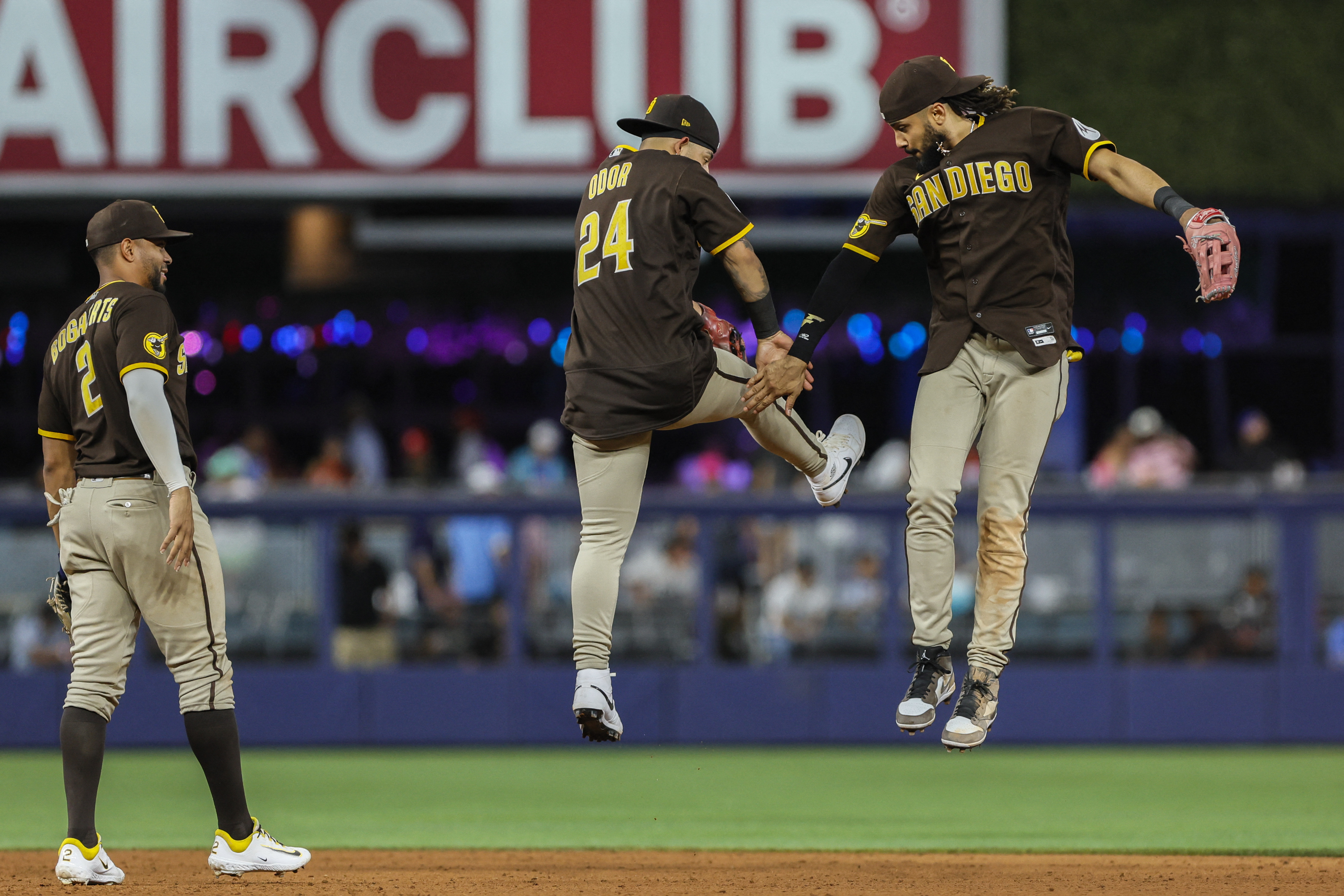 Padres rally past Marlins with five in ninth