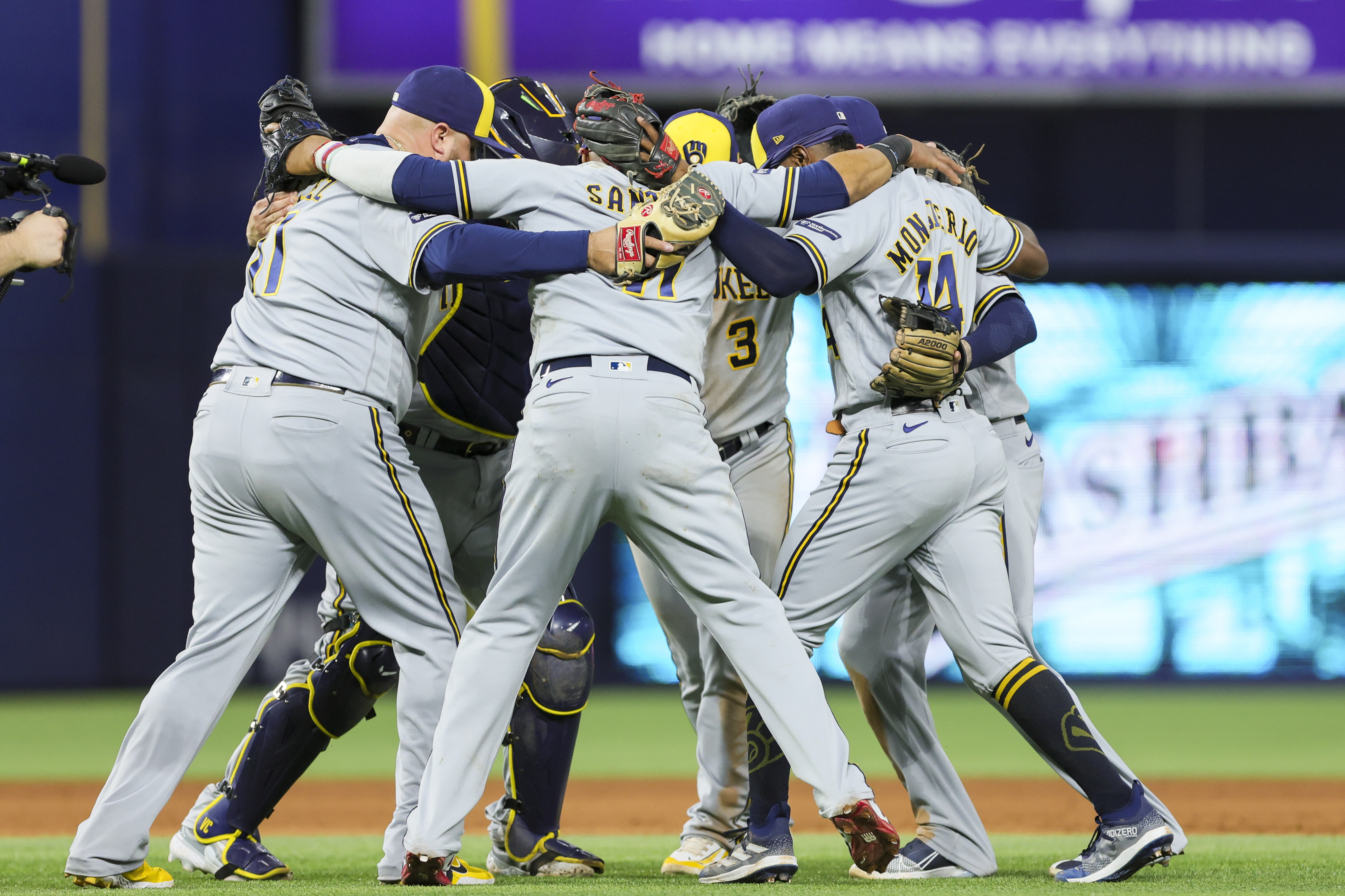 Brewers Walk Over Marlins, Win Second Straight - WTMJ