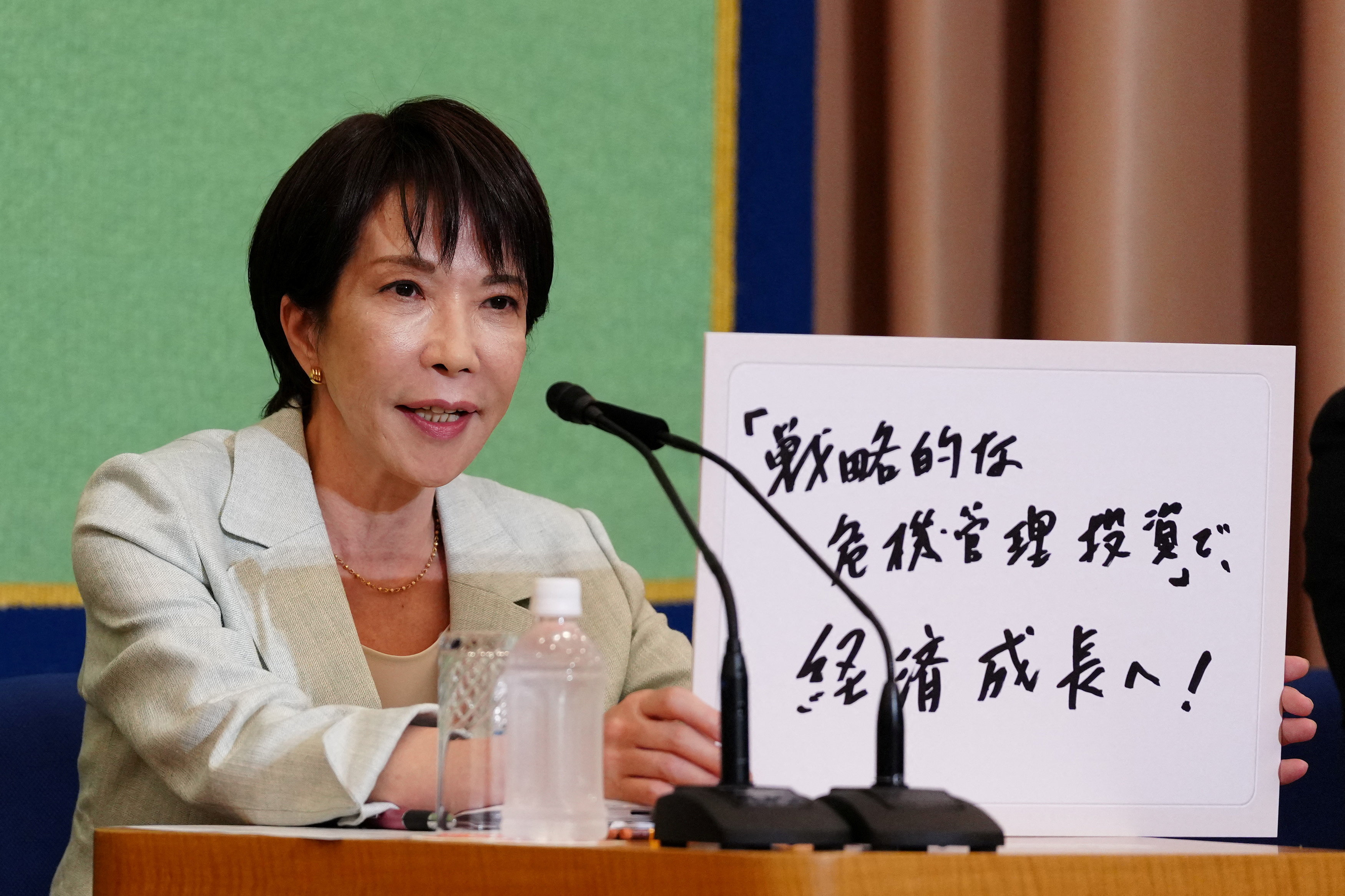 高 市 早苗 氏