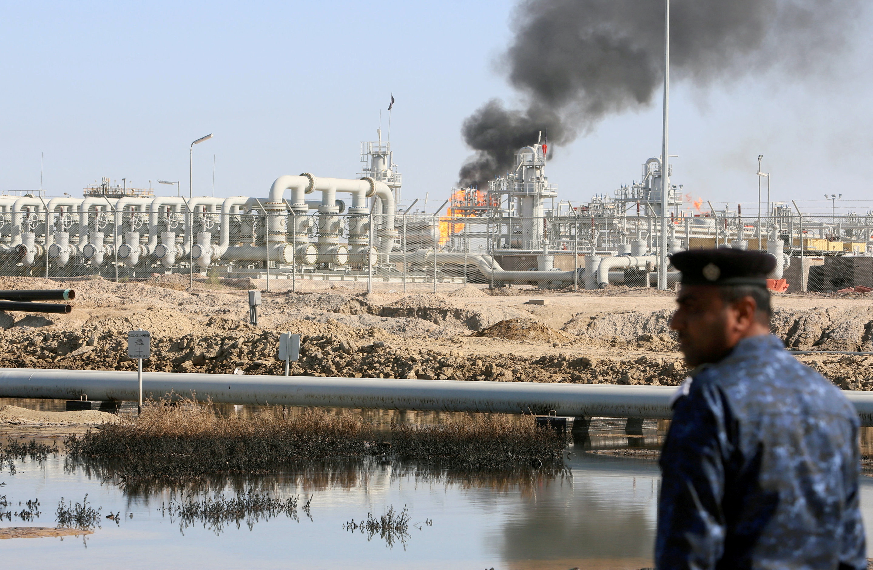 Insight: Iraq balks at greater Chinese control of its oilfields | Reuters