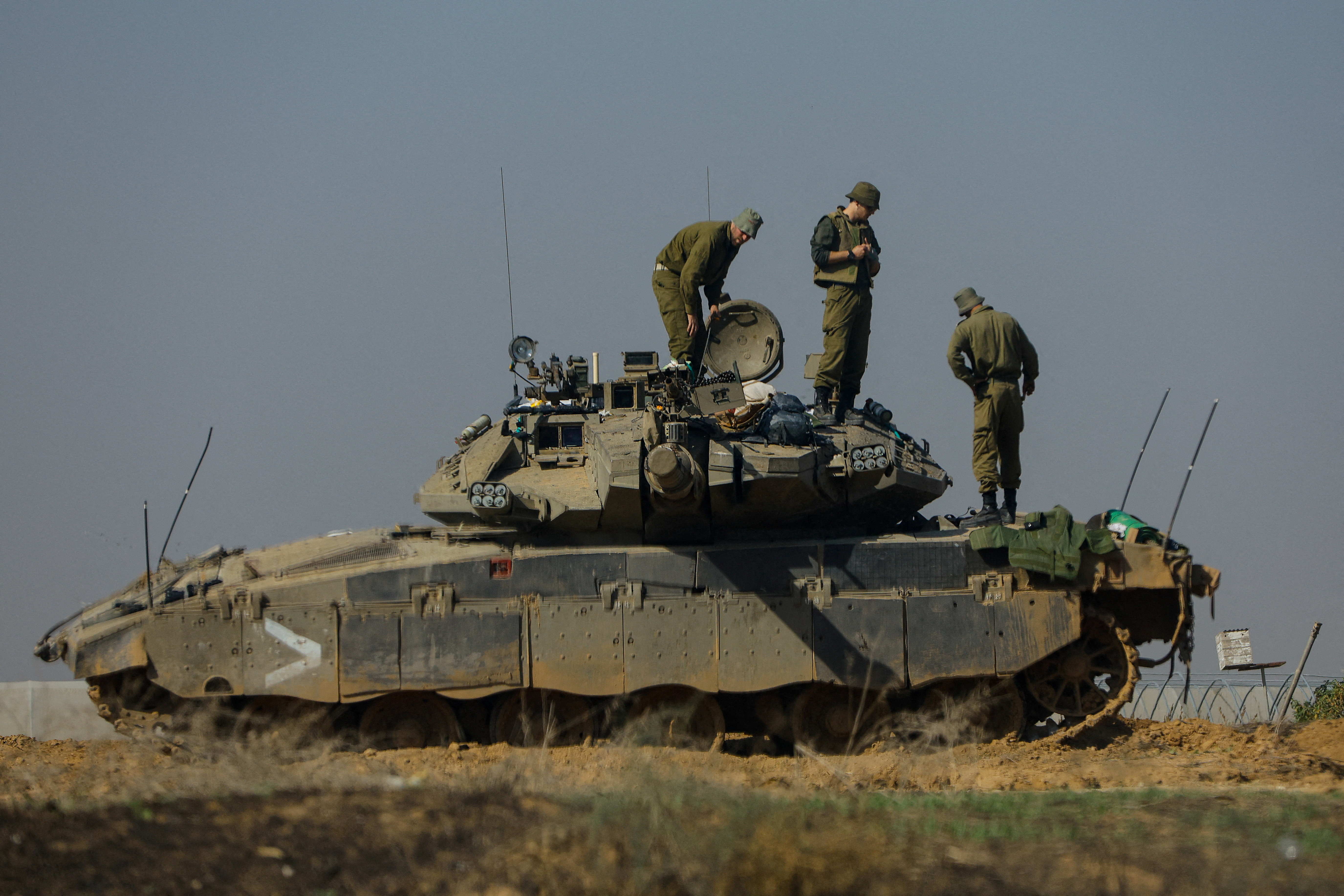 レア　本物　イスラエル軍　 イスラエル軍、地上部隊がガザ全域で活動と表明 南部侵攻を示唆 | ロイター
