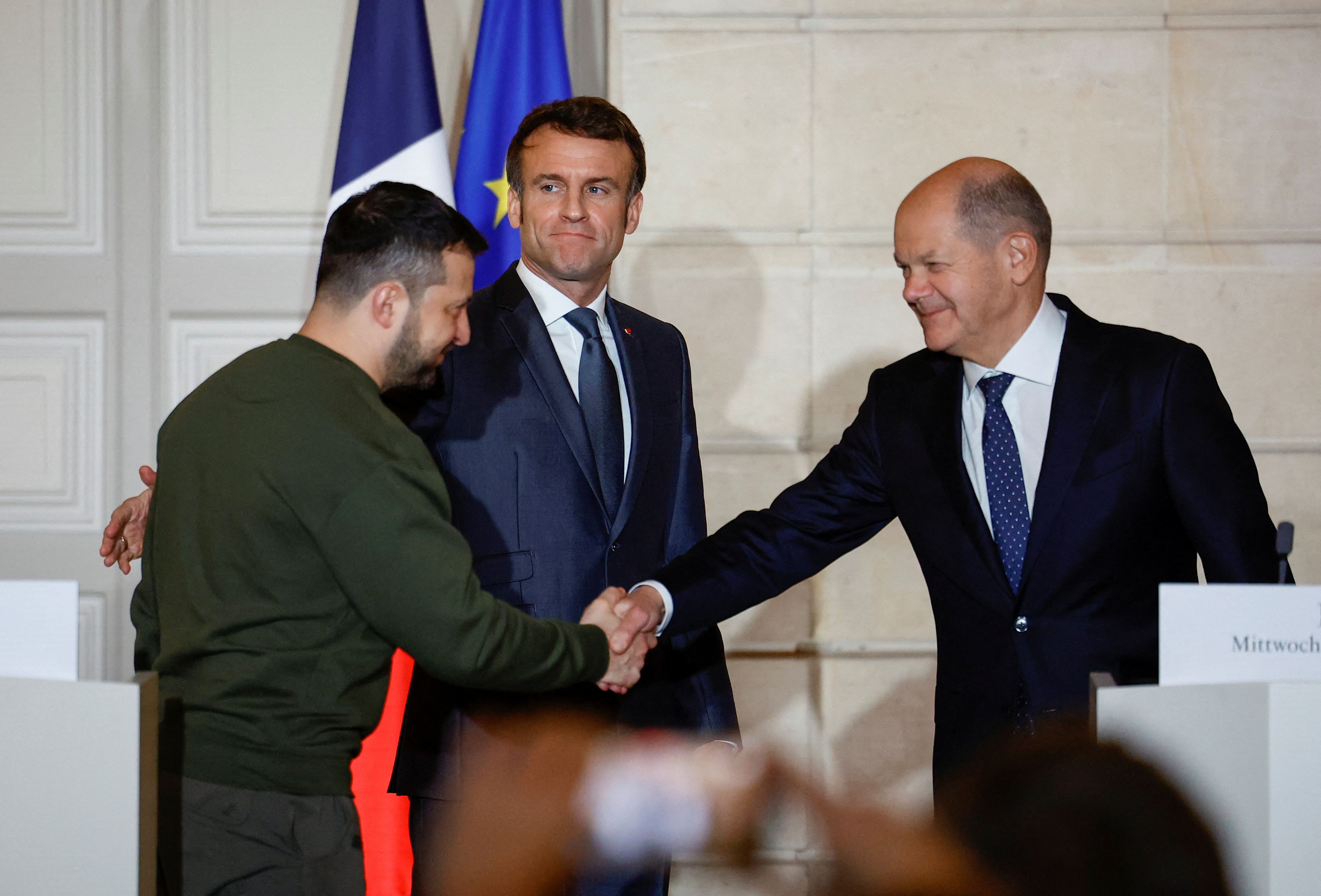 Le président français Macron reçoit le président ukrainien Zelenskiy et le chancelier allemand Scholz à Paris