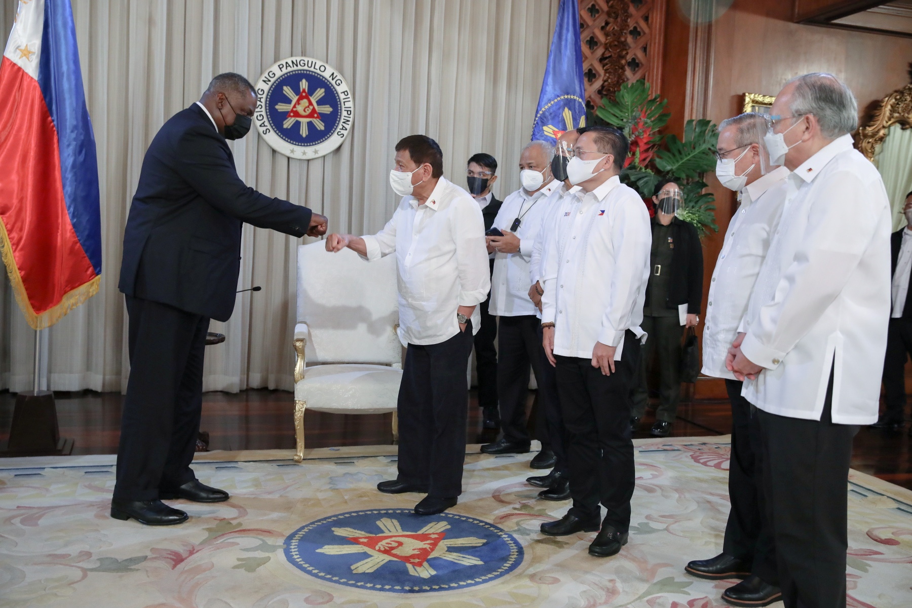 U.S. Secretary of Defense Austin with Philippine President Duterte in Manila
