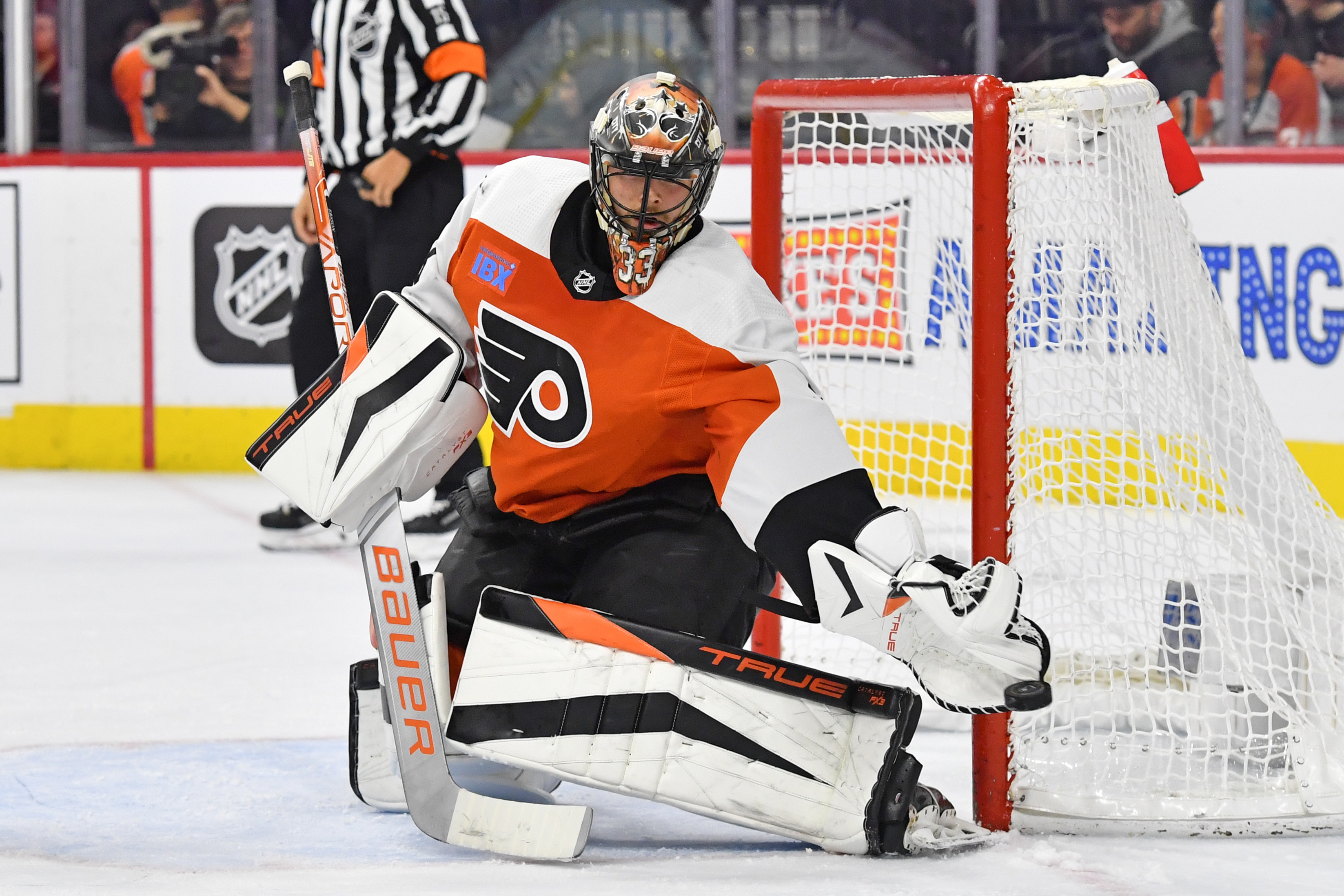 Sam Ersson, Flyers Stave Off Red Wings, 1-0 | Reuters