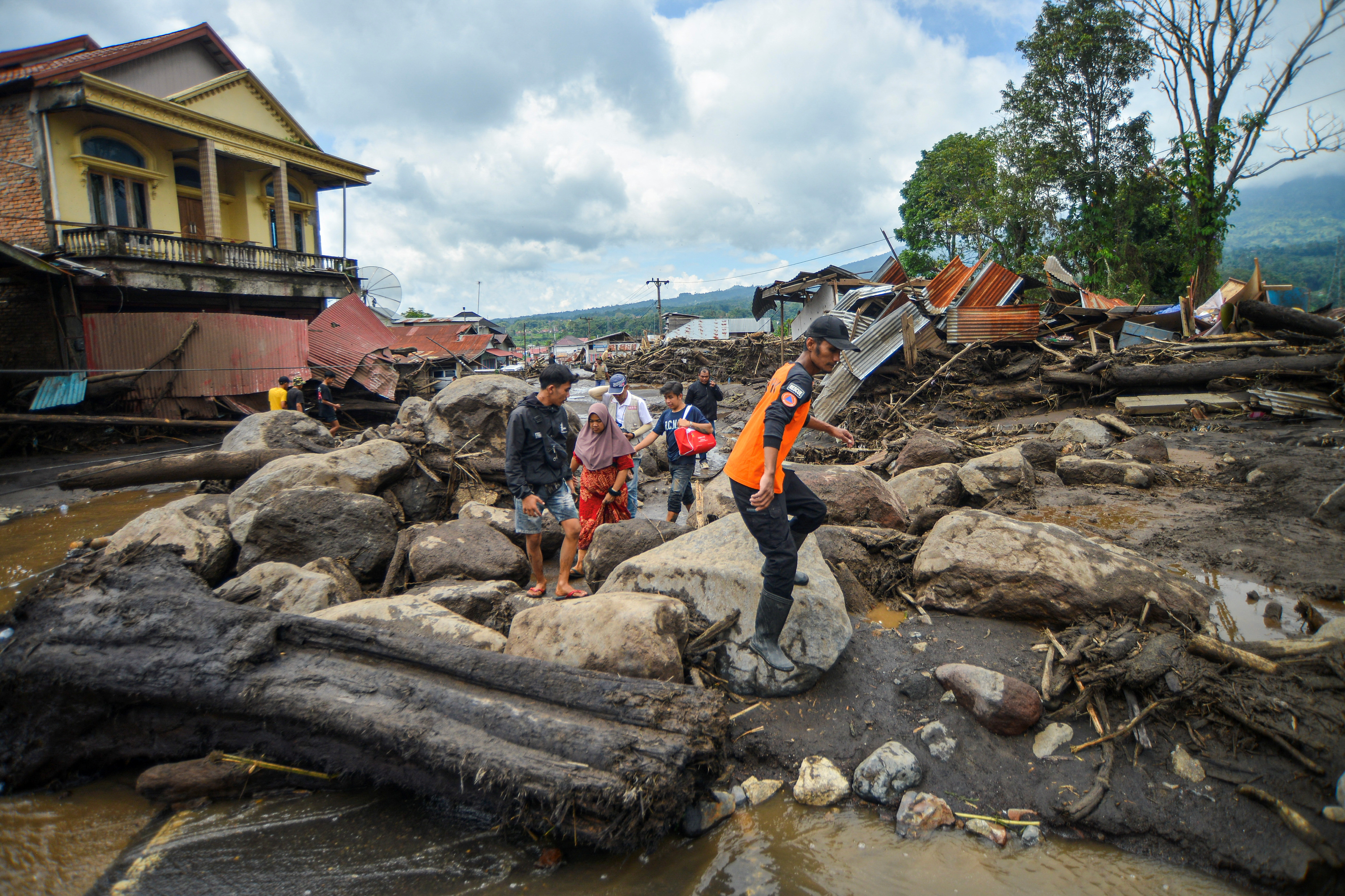 Death toll from floods in Indonesia's West Sumatra rises to over 50 |  Reuters