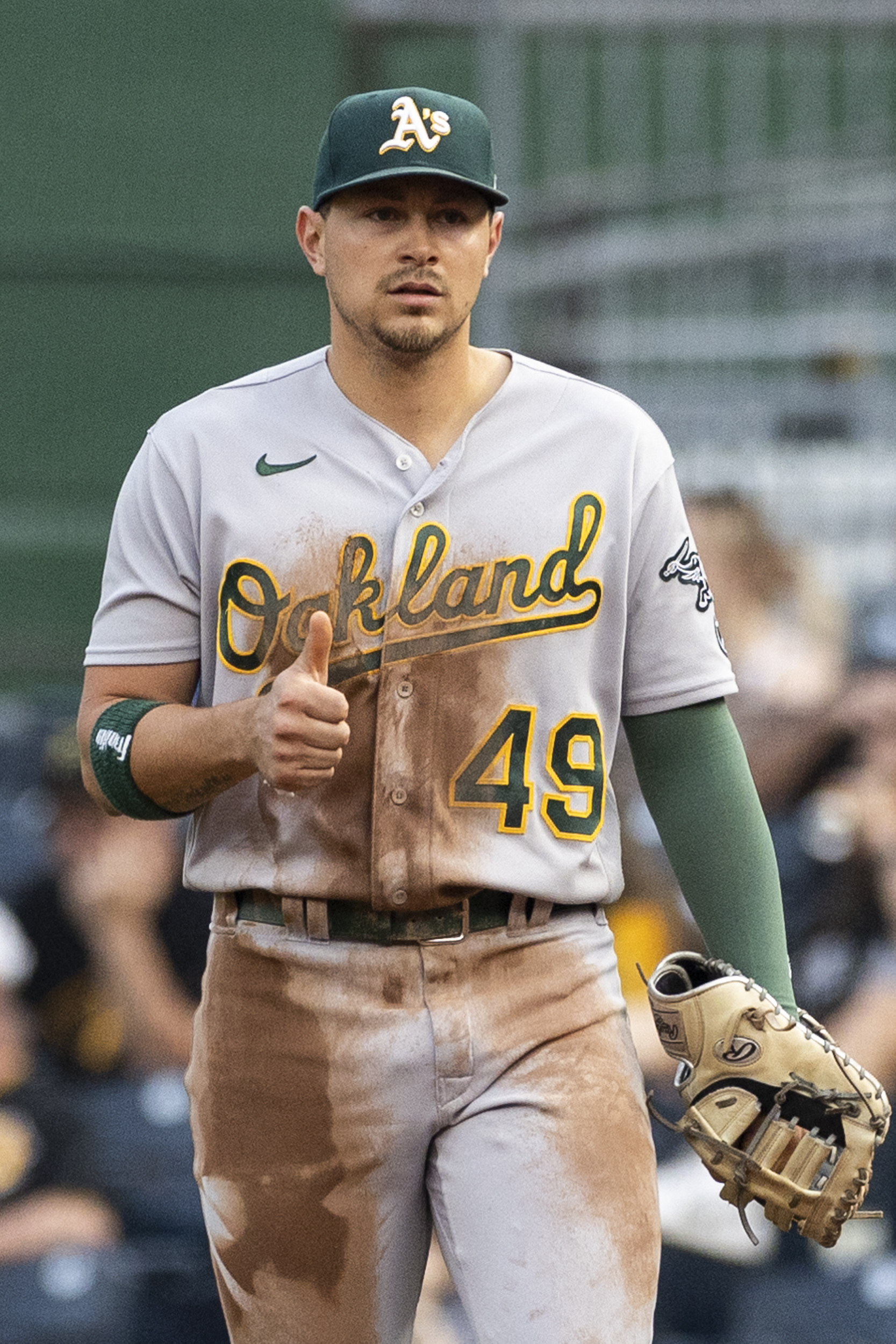 A's fall to Pirates, tie team record with 15th straight road loss