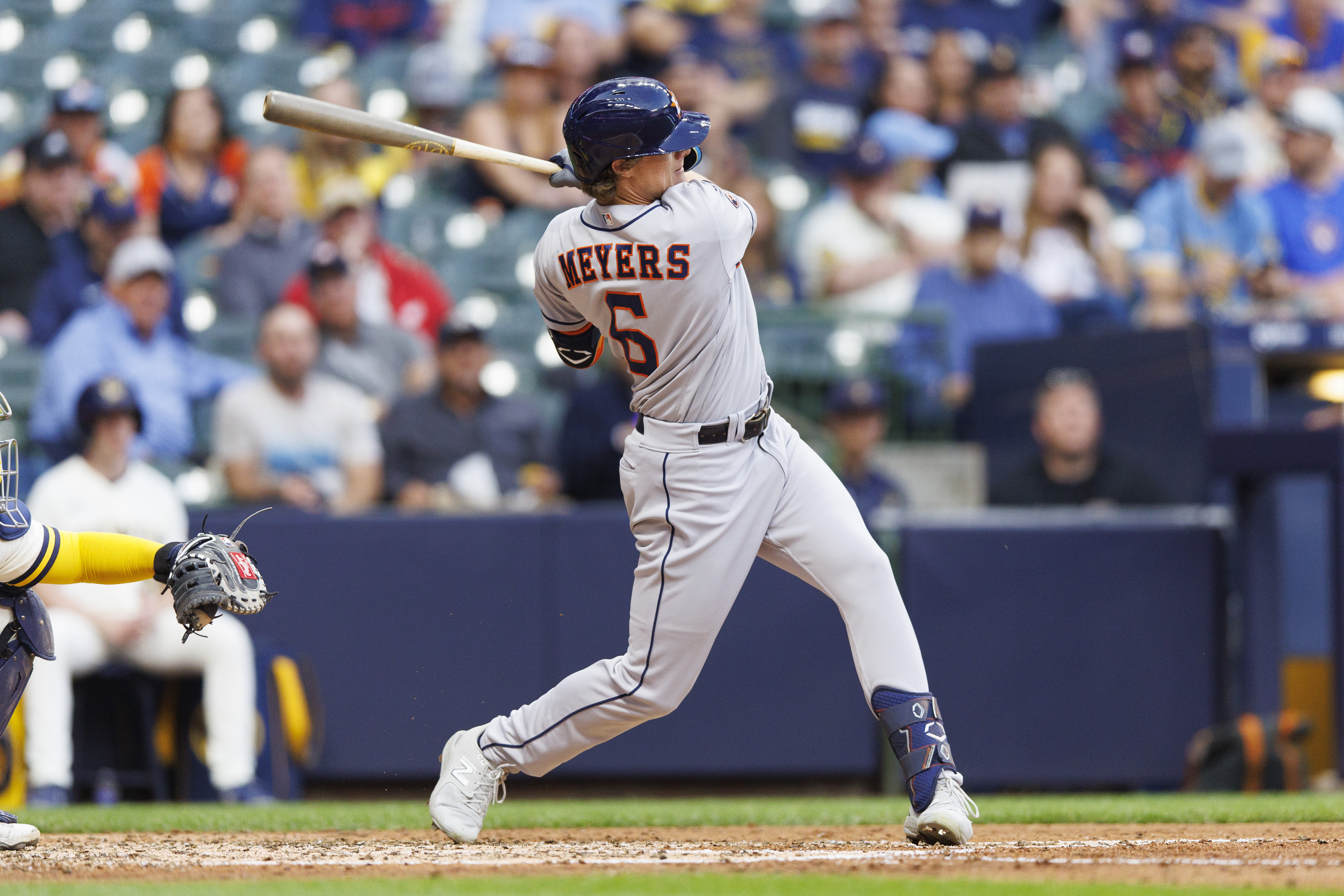 Astros hit 5 home runs in rout of Brewers