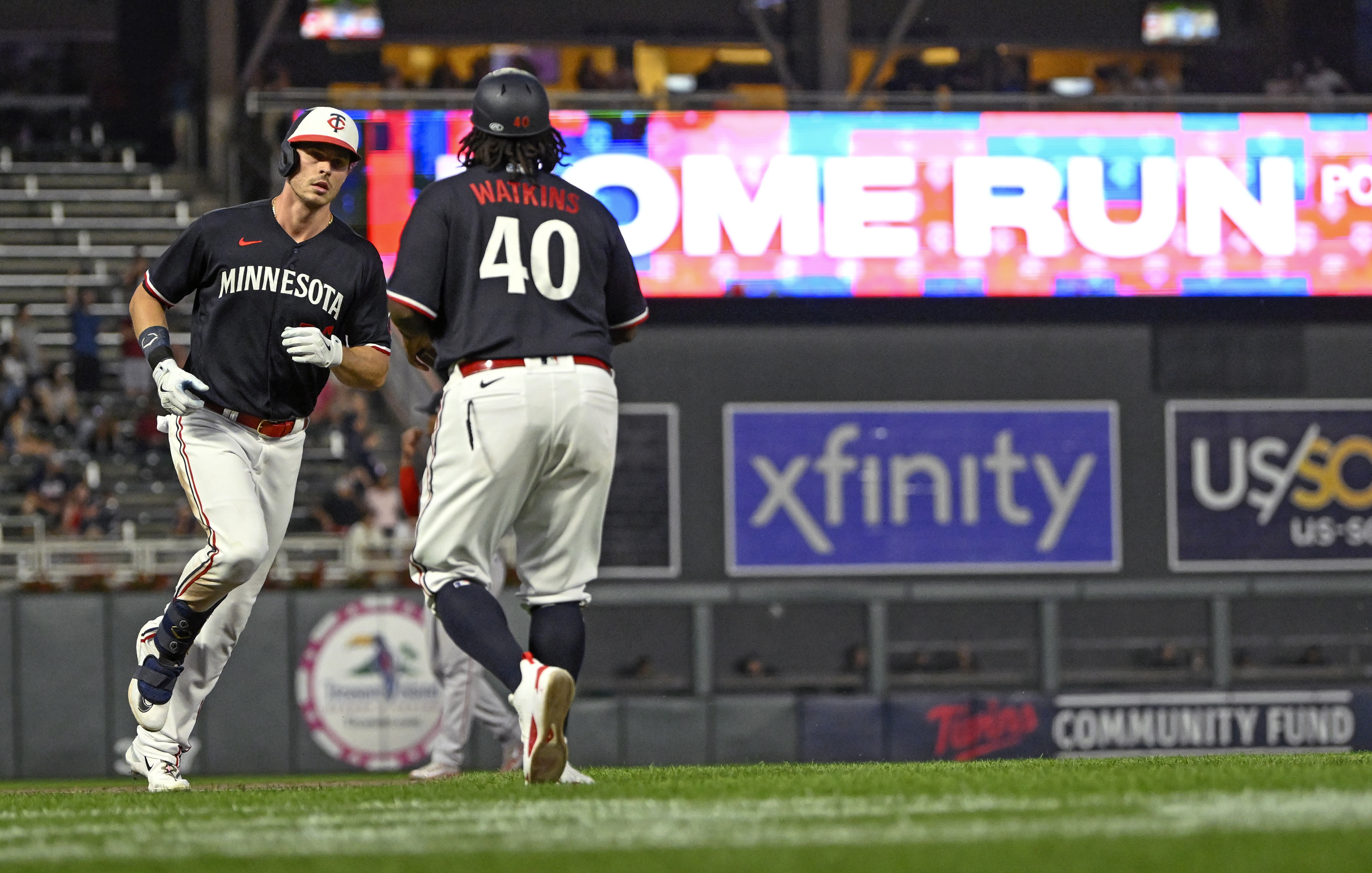 Arroyo has 5 hits, 4 RBIs as Red Sox beat Twins 10-4 for 6th straight win