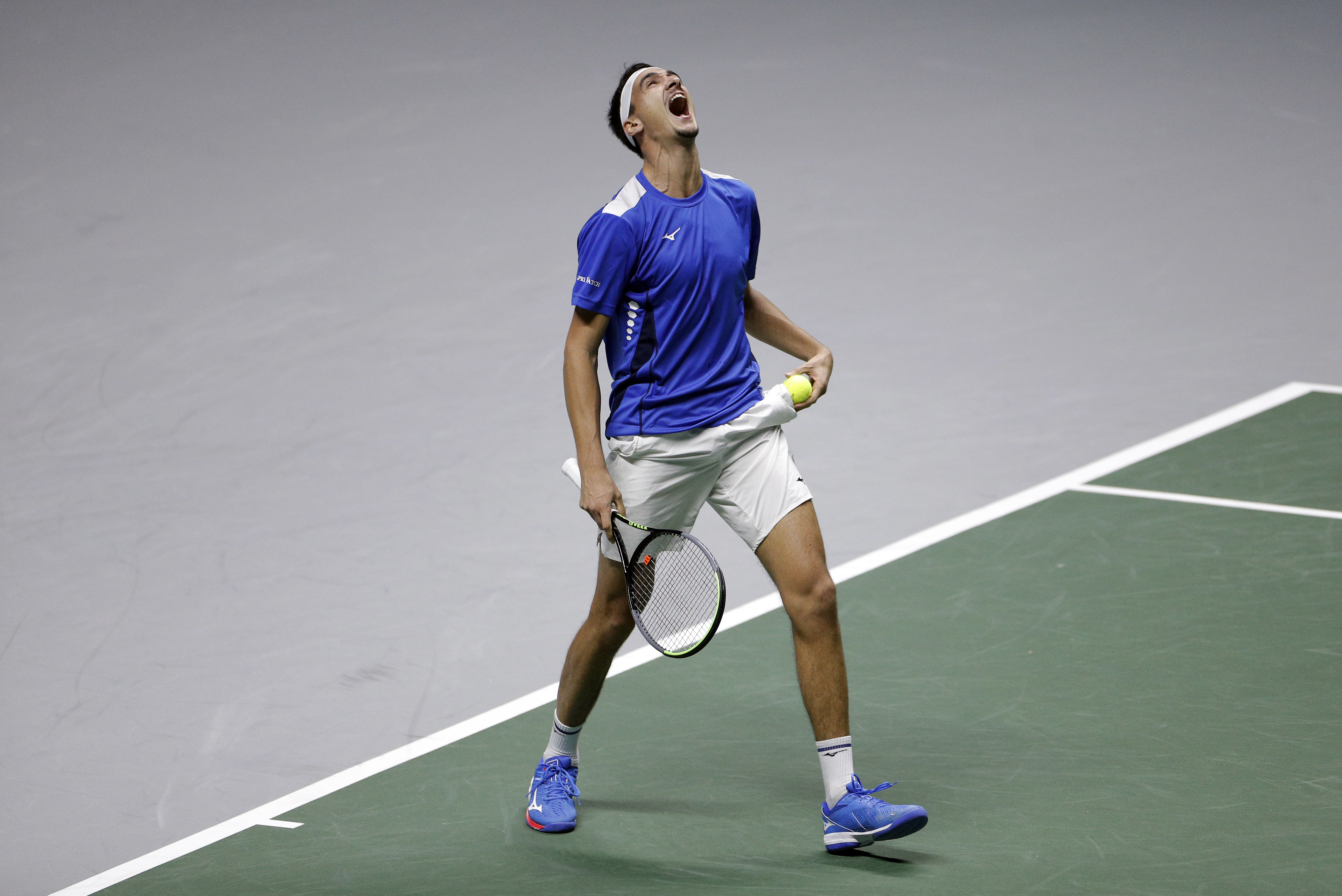 Tennis - Davis Cup Finals - Group F - Italy v Colombia - Pala Alpitour, Turin, Italy - November 27, 2021 Italy's Lorenzo Sonego celebrates winning his match against Colombia's Nicolas Mejia REUTERS/Guglielmo Mangiapane