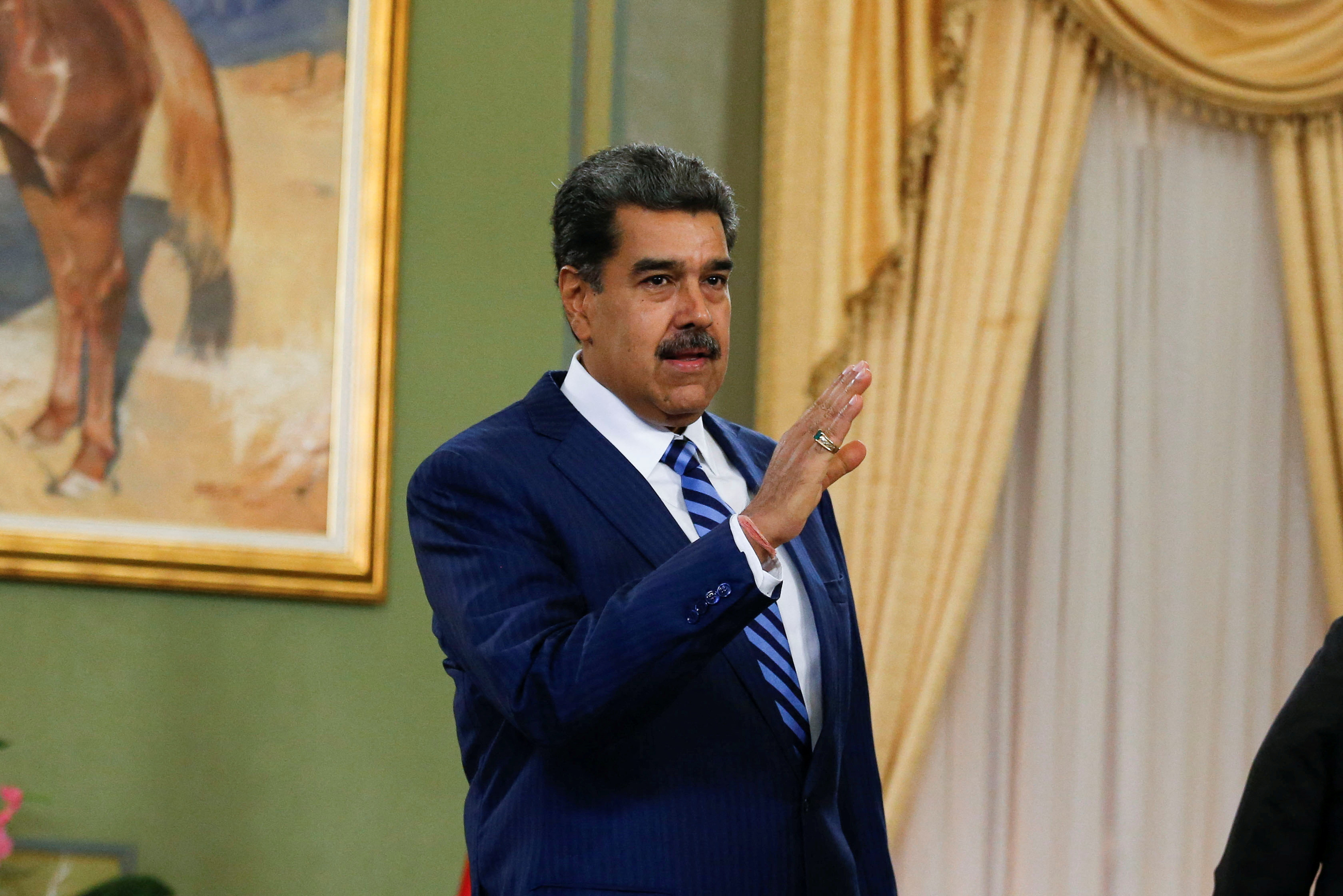 Venezuelan President Maduro and Chilean Ambassador to Venezuela Gazmuri meet in Caracas