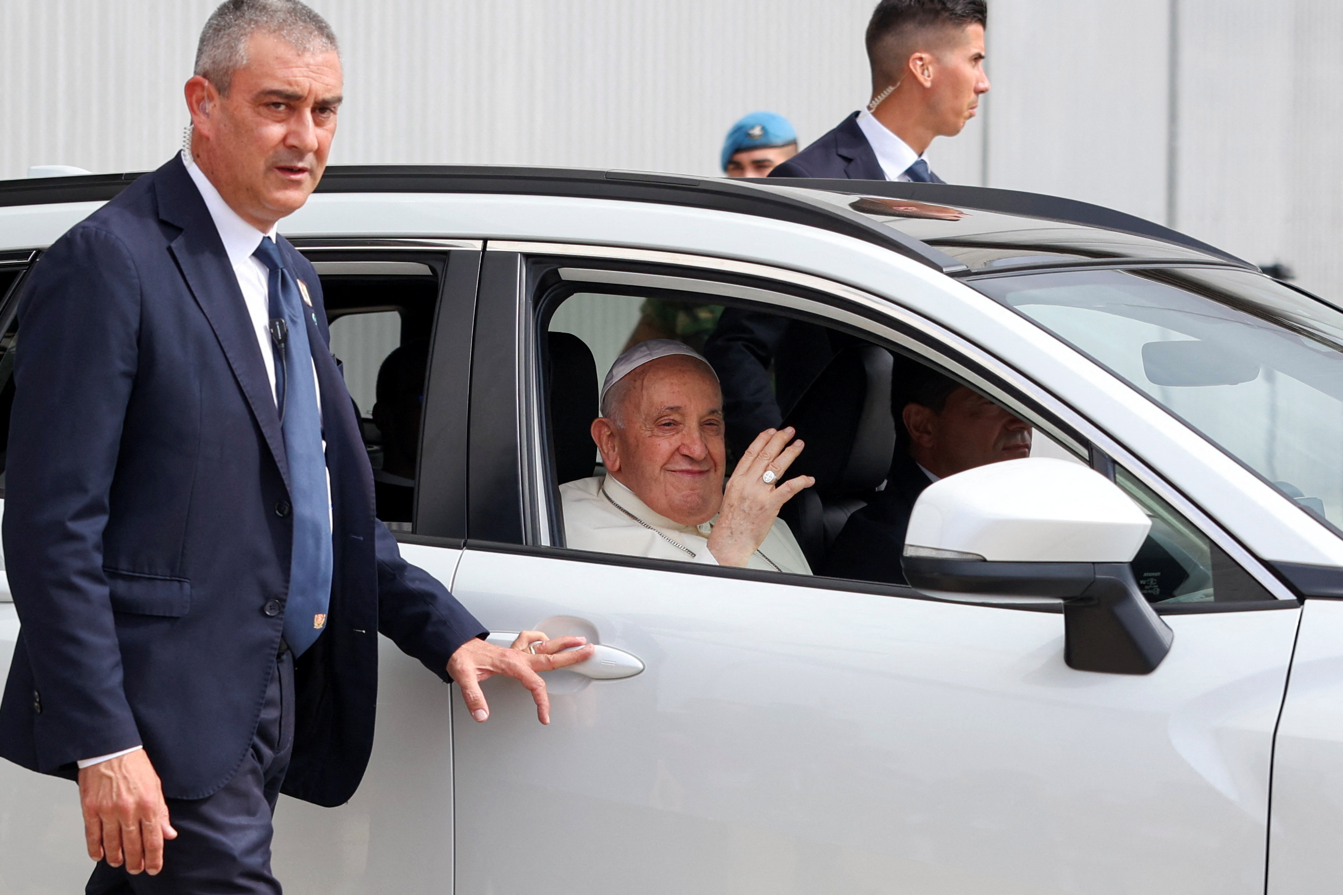 Pope Francis arrives in Portugal to preside over global youth event ...