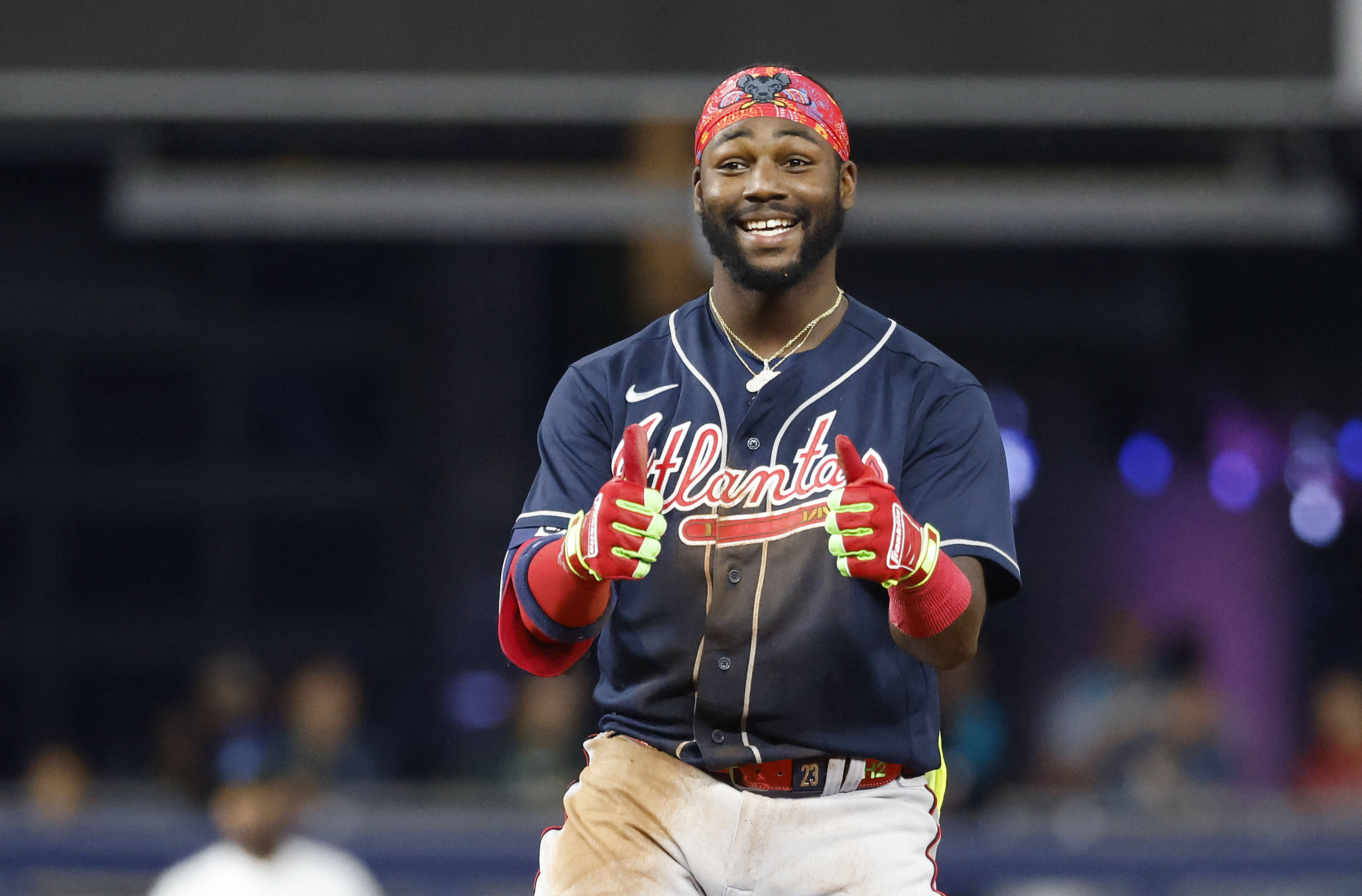 WATCH: Ozzie Albies takes Sandy Alcantara deep to give Braves