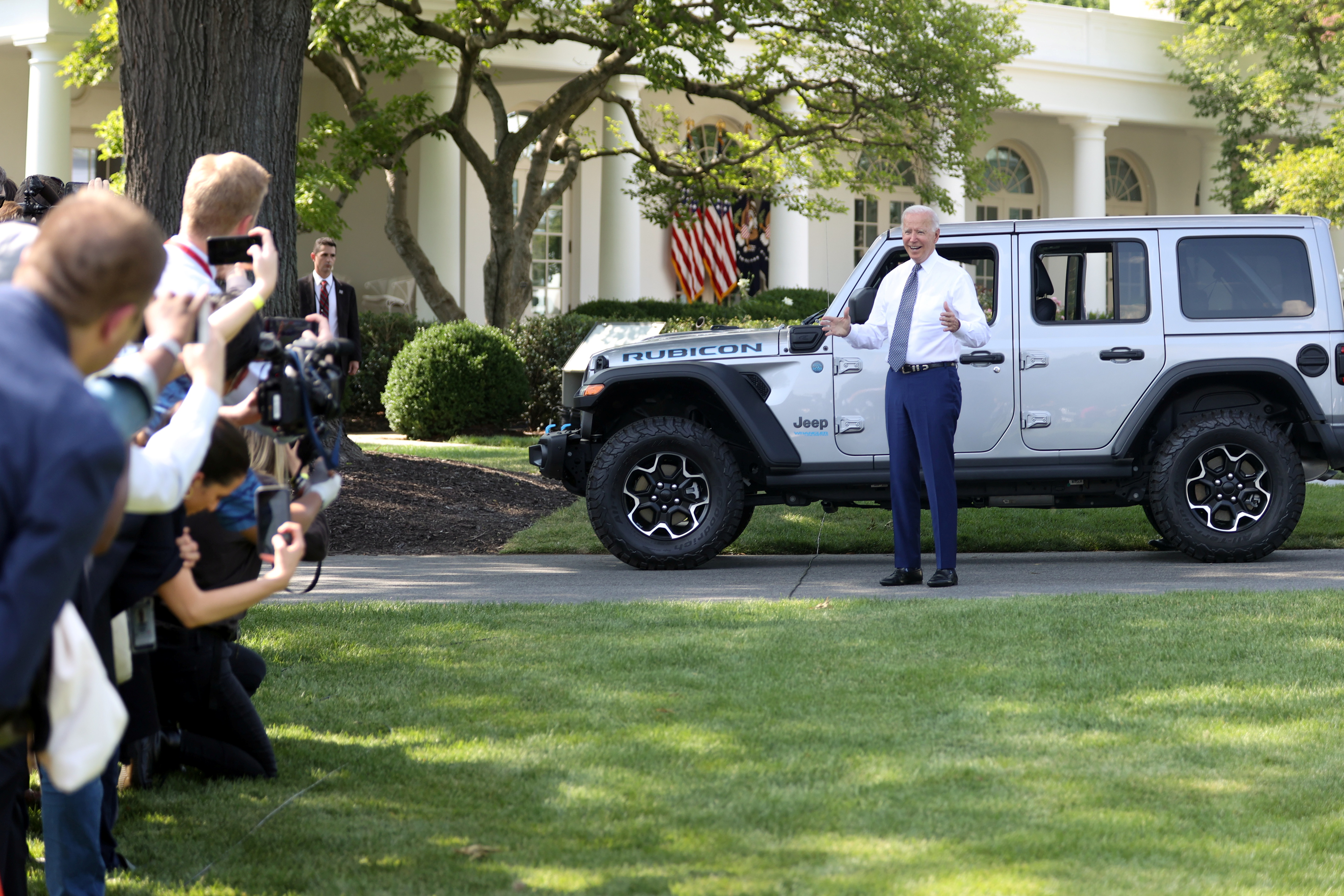 U.S. President Joe Biden speaks to reporters after driving a Jeep Rubicon 4xe at an event for clean cars and trucks, and signs an executive order on transformaing the country’s auto fleet at the White House in Washington, U.S. August 5, 2021.  REUTERS/Jonathan Ernst/File Photo