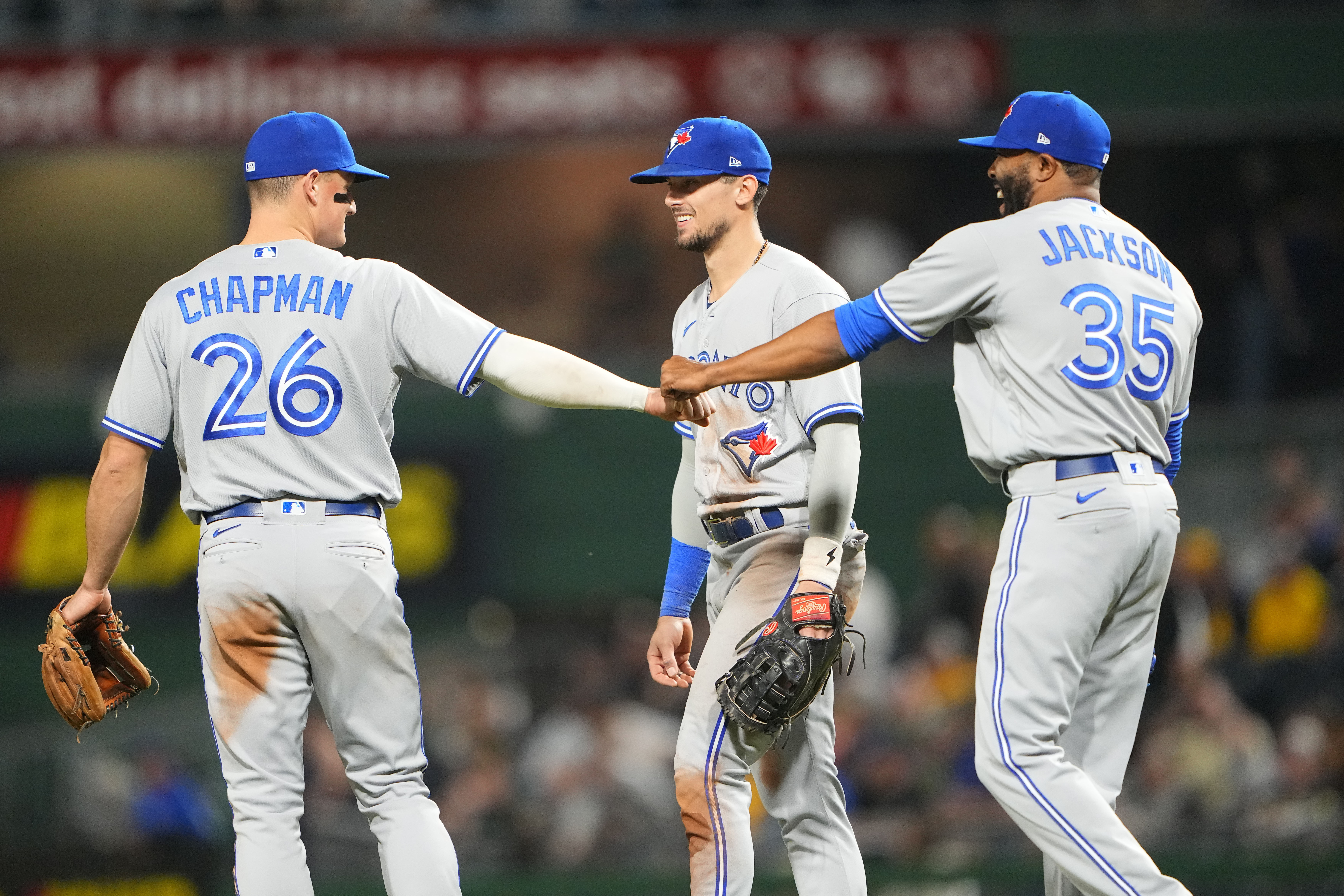 Blue Jays jump on Pirates early for 8-2 win