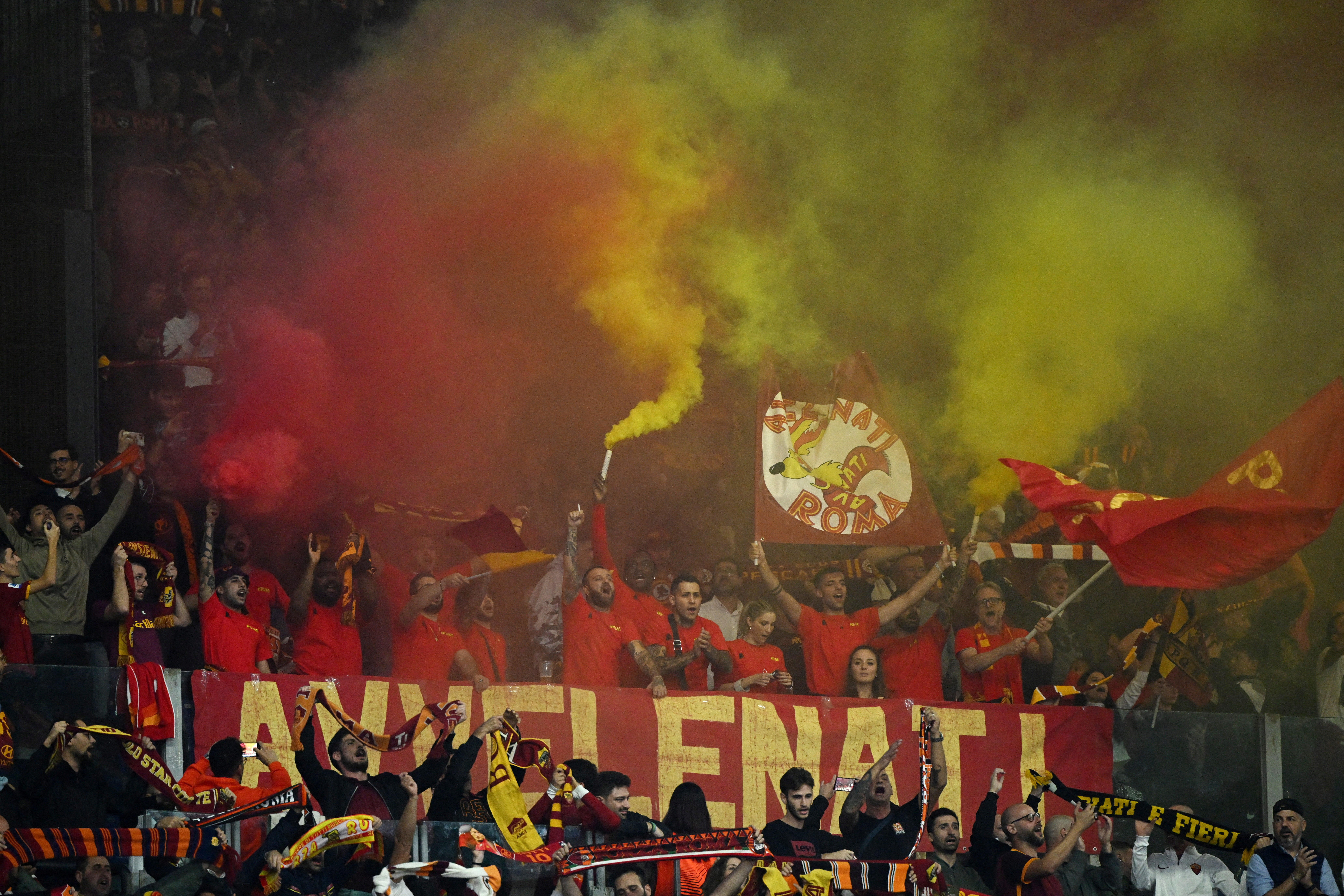 Roma ultras stand up for Slavia Prague fans after ban - Football Italia