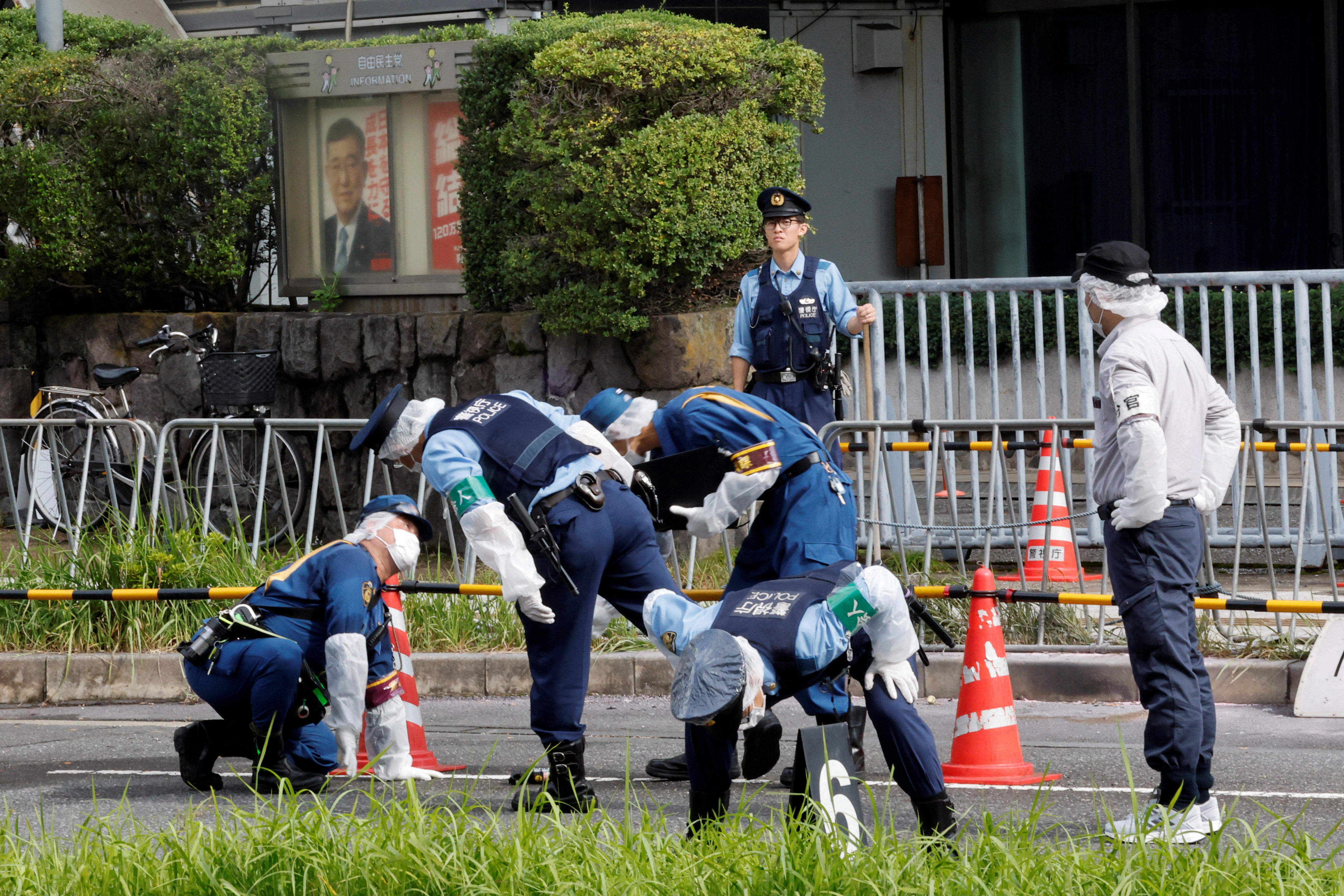 首都　POLICE　JAPAN Tokyo police arrest man who they say threw Molotov cocktails at