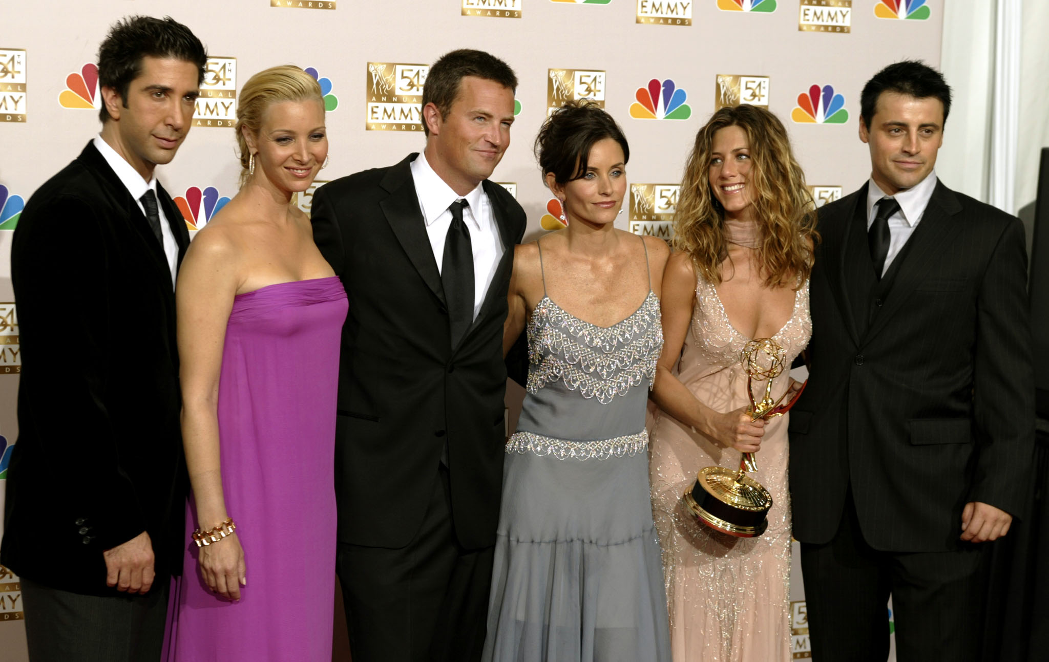 FRIENDS CAST APPEARS WITH WINNER JENNIFER ANISTON AT EMMY AWARDS.