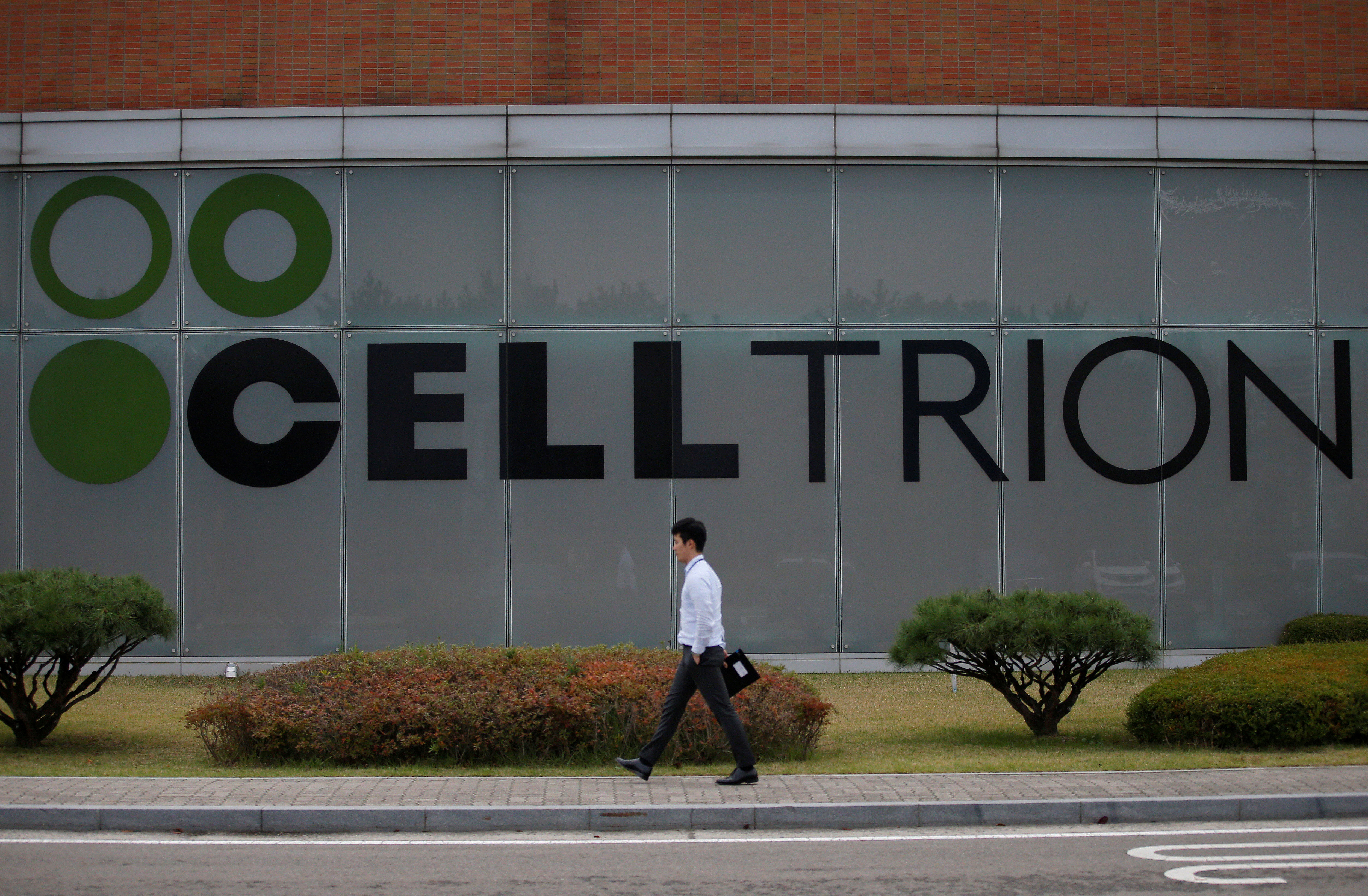  The logo of Celltrion is seen at the company's headquarters in Incheon, South Korea, October 28, 2016.  REUTERS/Kim Hong-Ji/File Photo