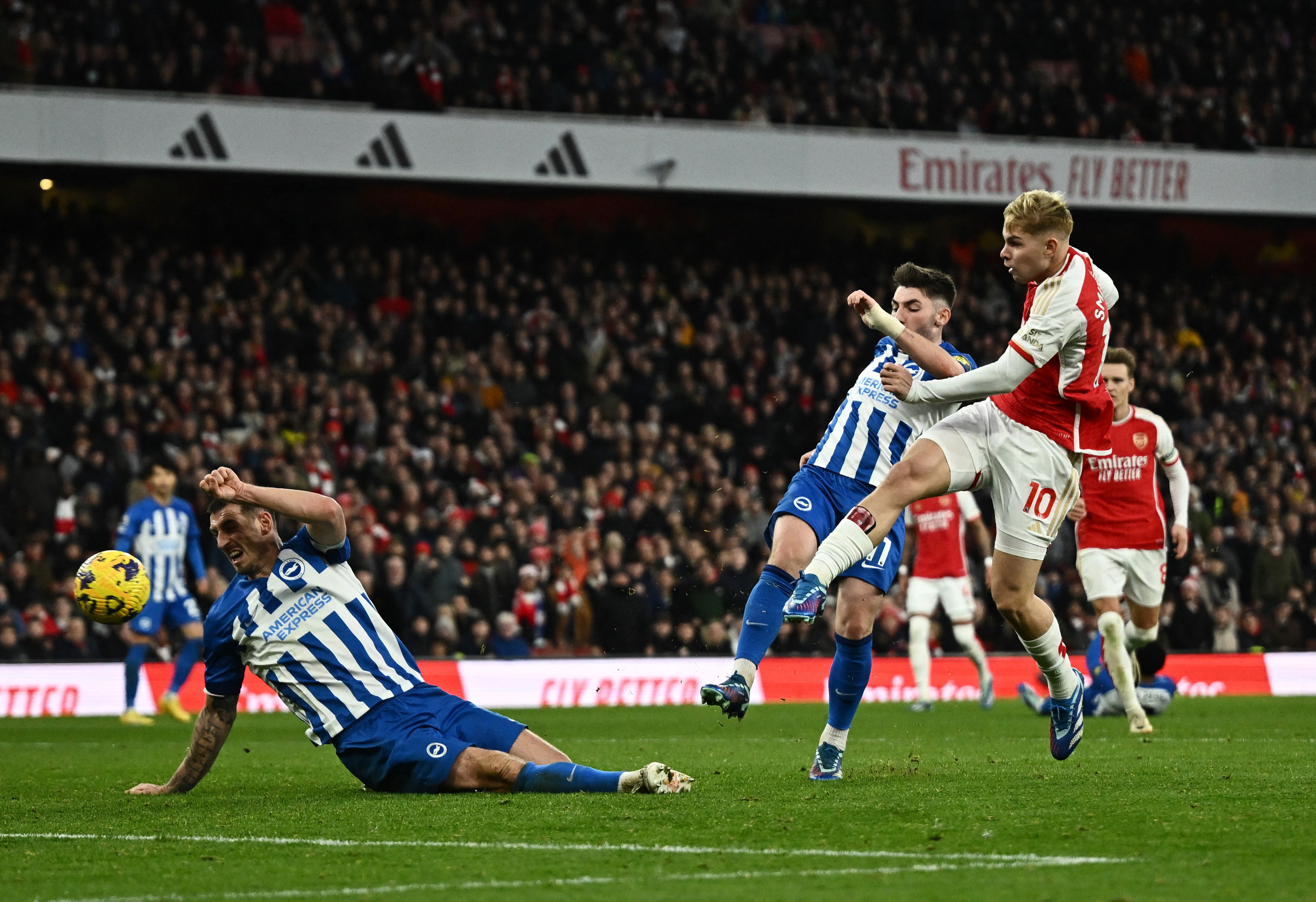 Arsenal move top of Premier League with 2-0 win over Brighton