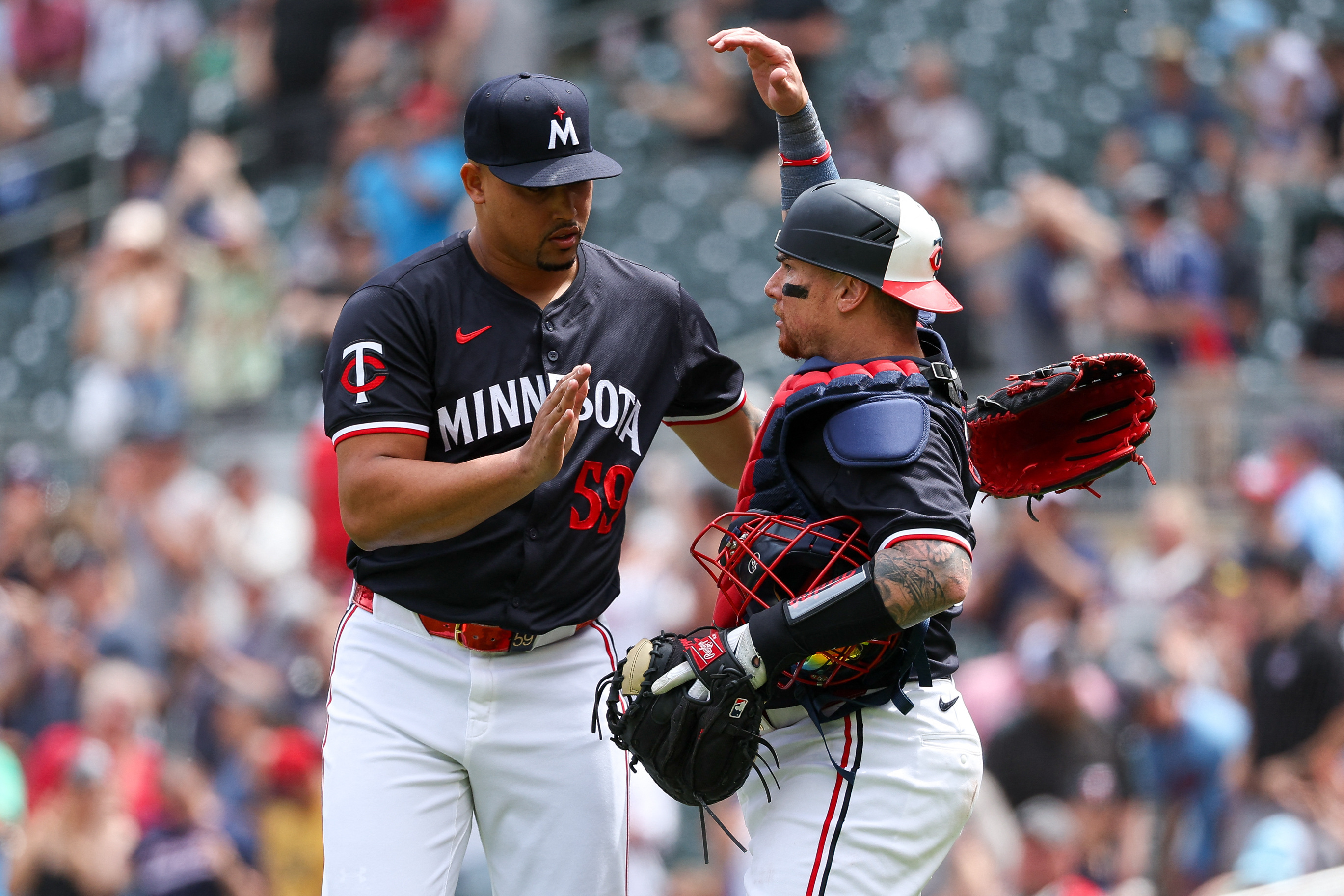 Twins rally from early deficit, take series from Royals | Reuters