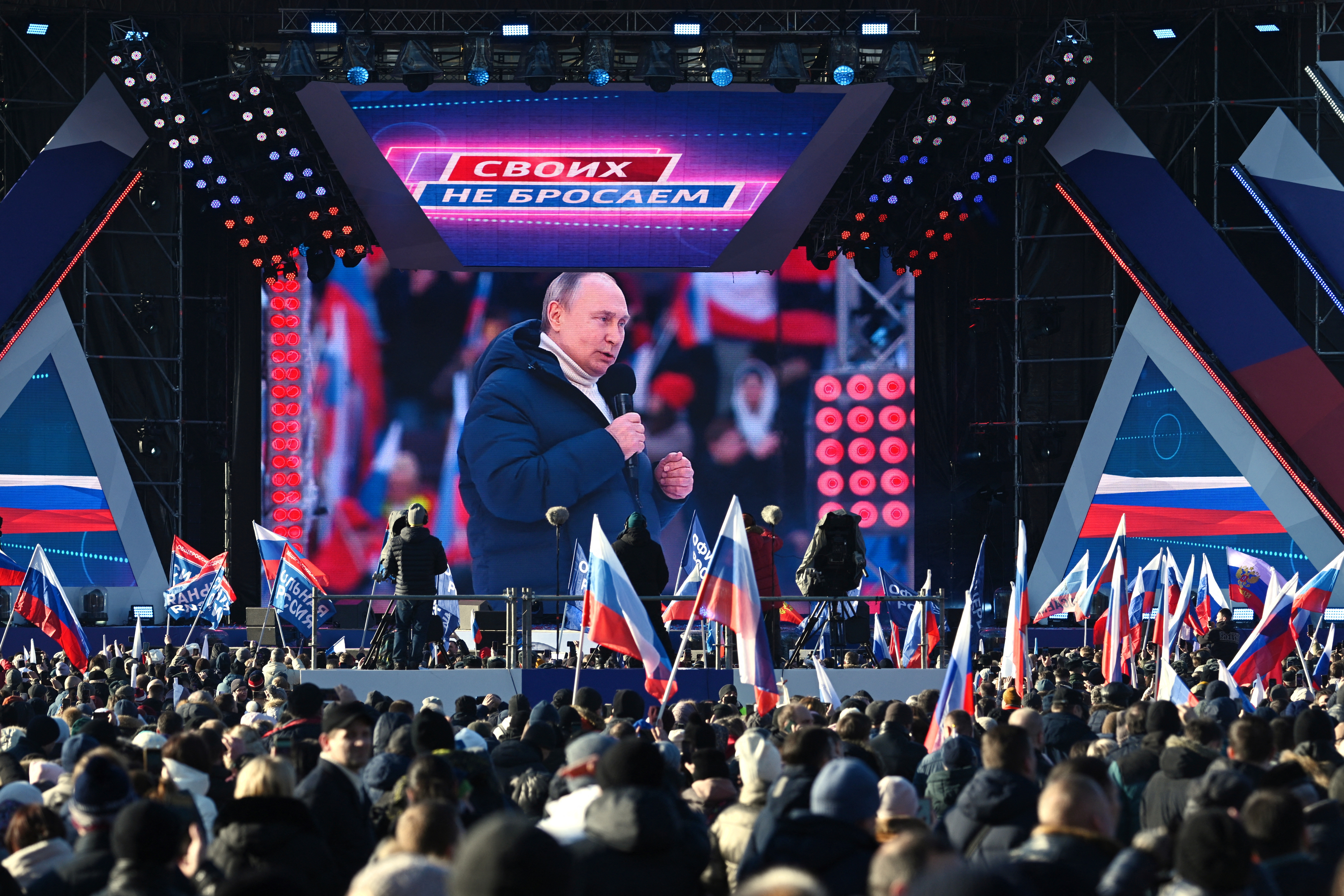 Il presidente russo Vladimir Putin partecipa a un concerto in occasione dell'ottavo anniversario dell'annessione della Crimea alla Russia a Mosca