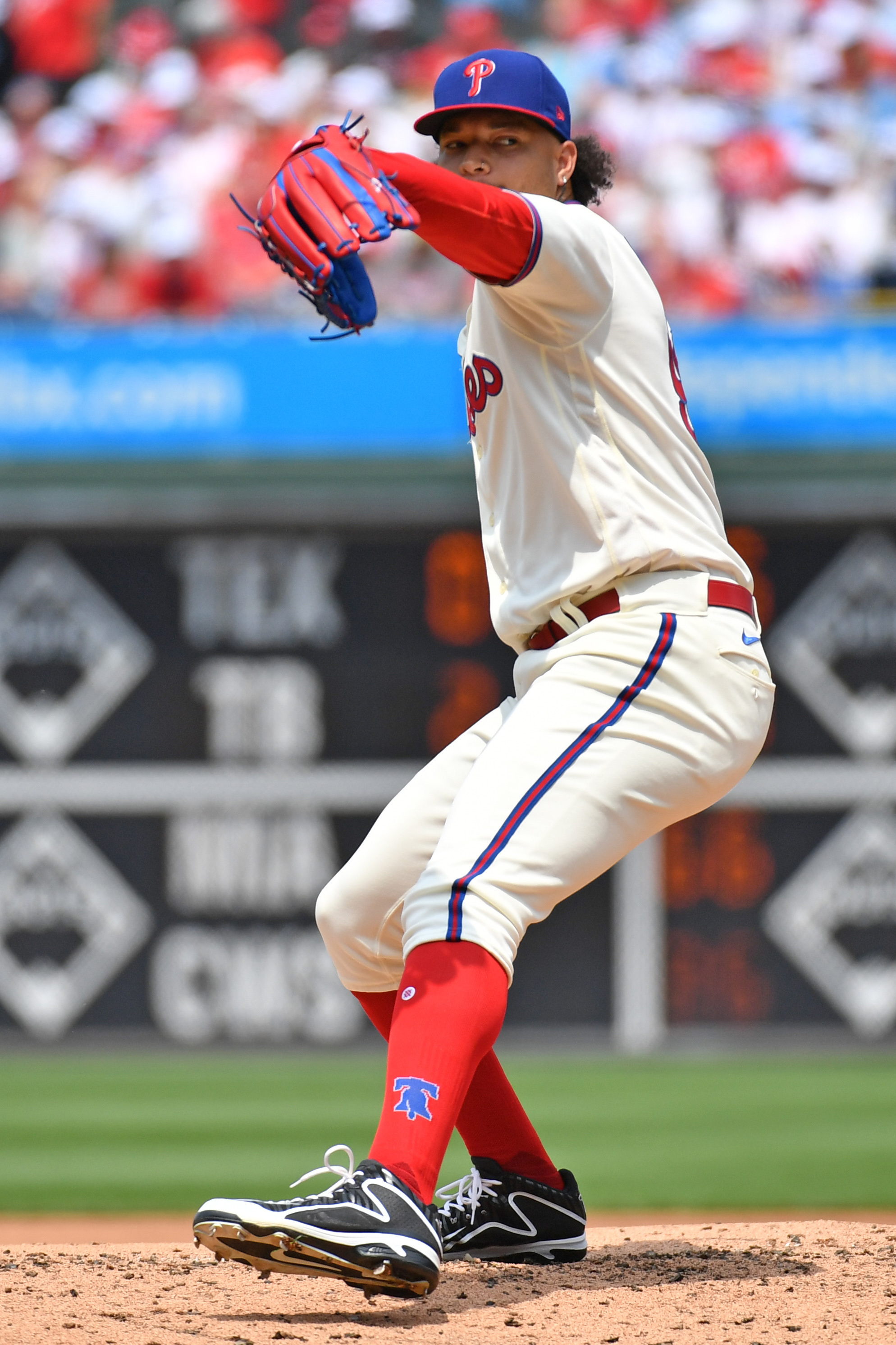 Phillies beat Diamondbacks in 10 innings as Ranger Suárez leads