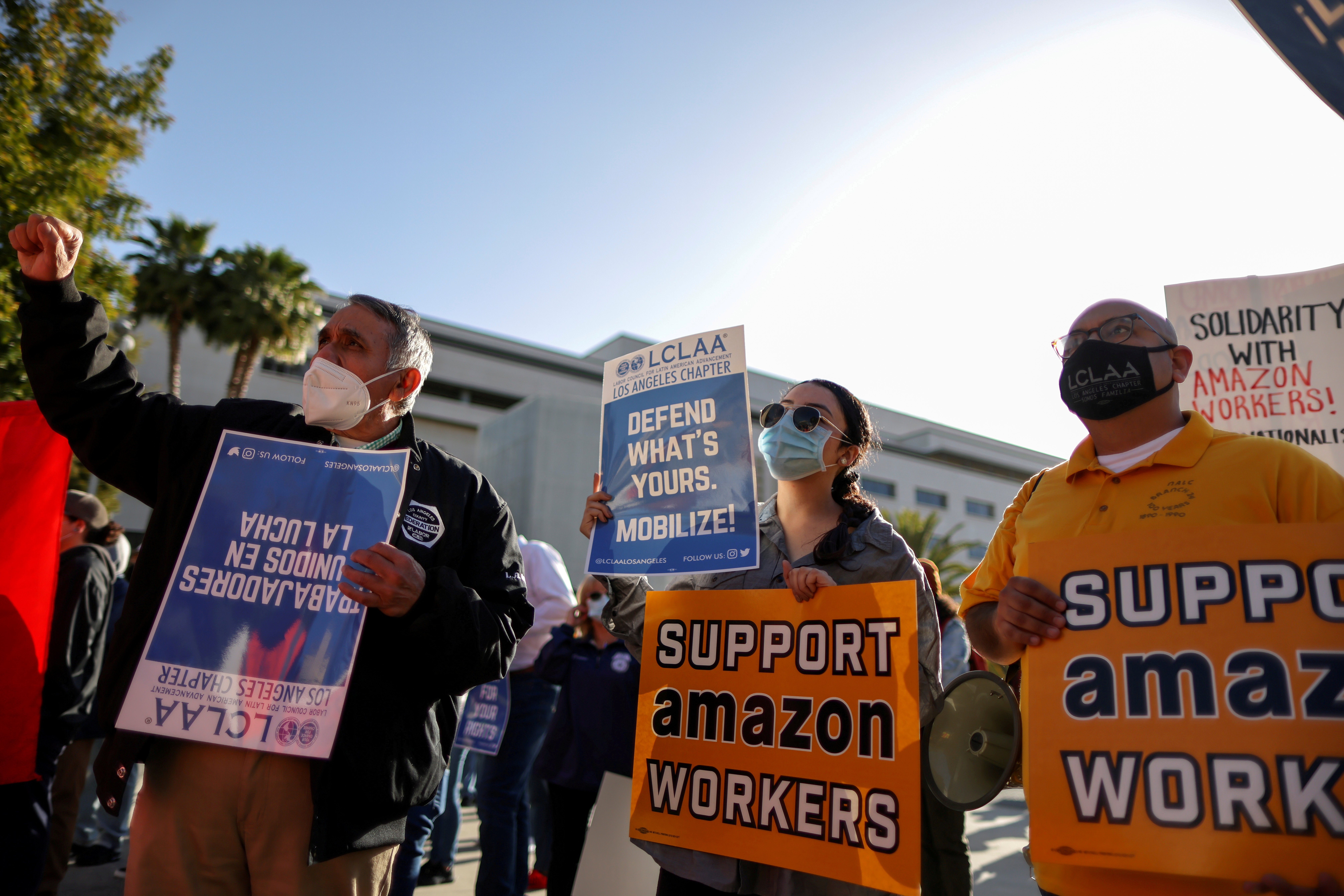People protest in support of the unionizing efforts of the Alabama Amazon workers, in Los Angeles, California, U.S., March 22, 2021. REUTERS/Lucy Nicholson/File Photo