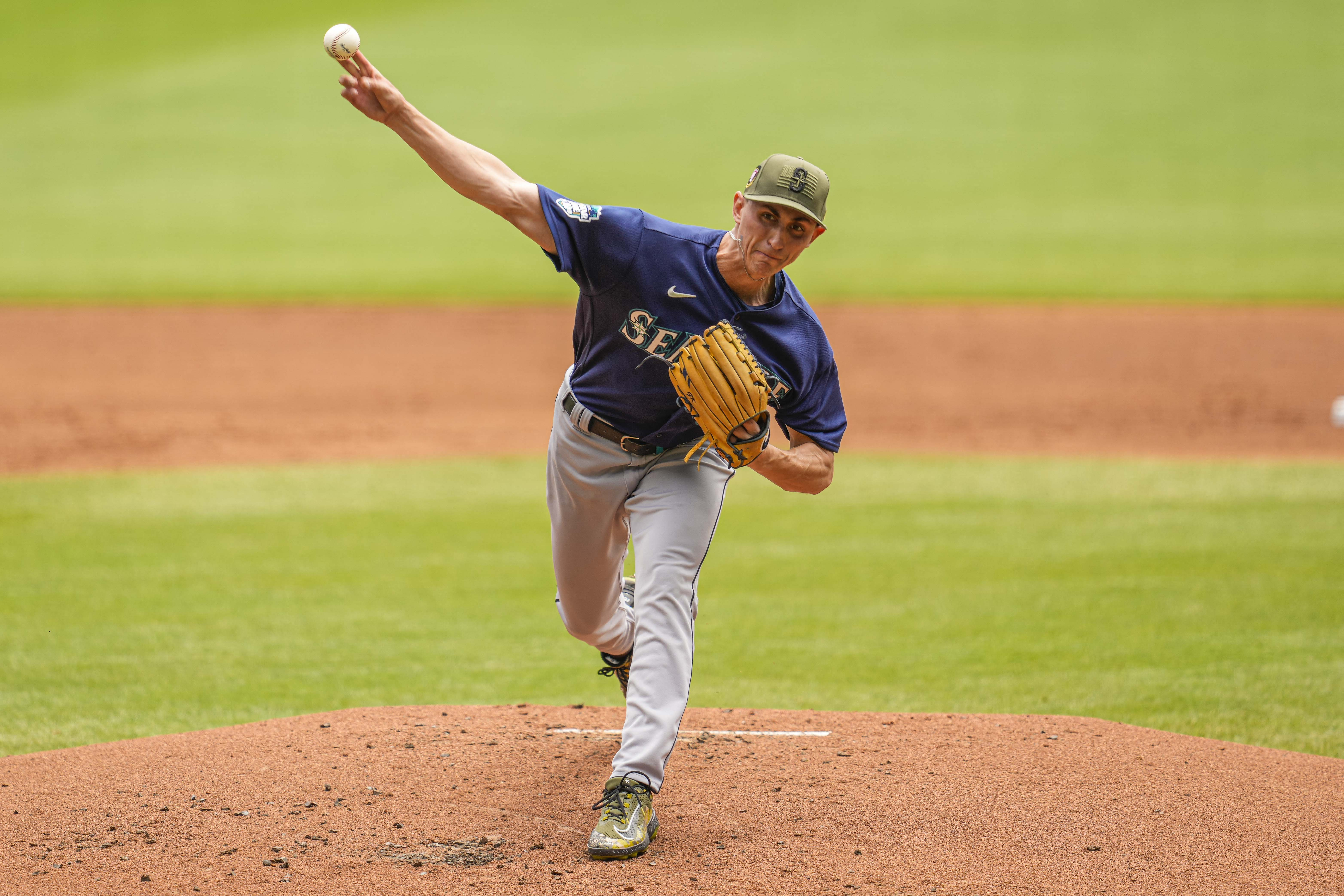 Braves' Jared Shuster stifles Mariners for first MLB win