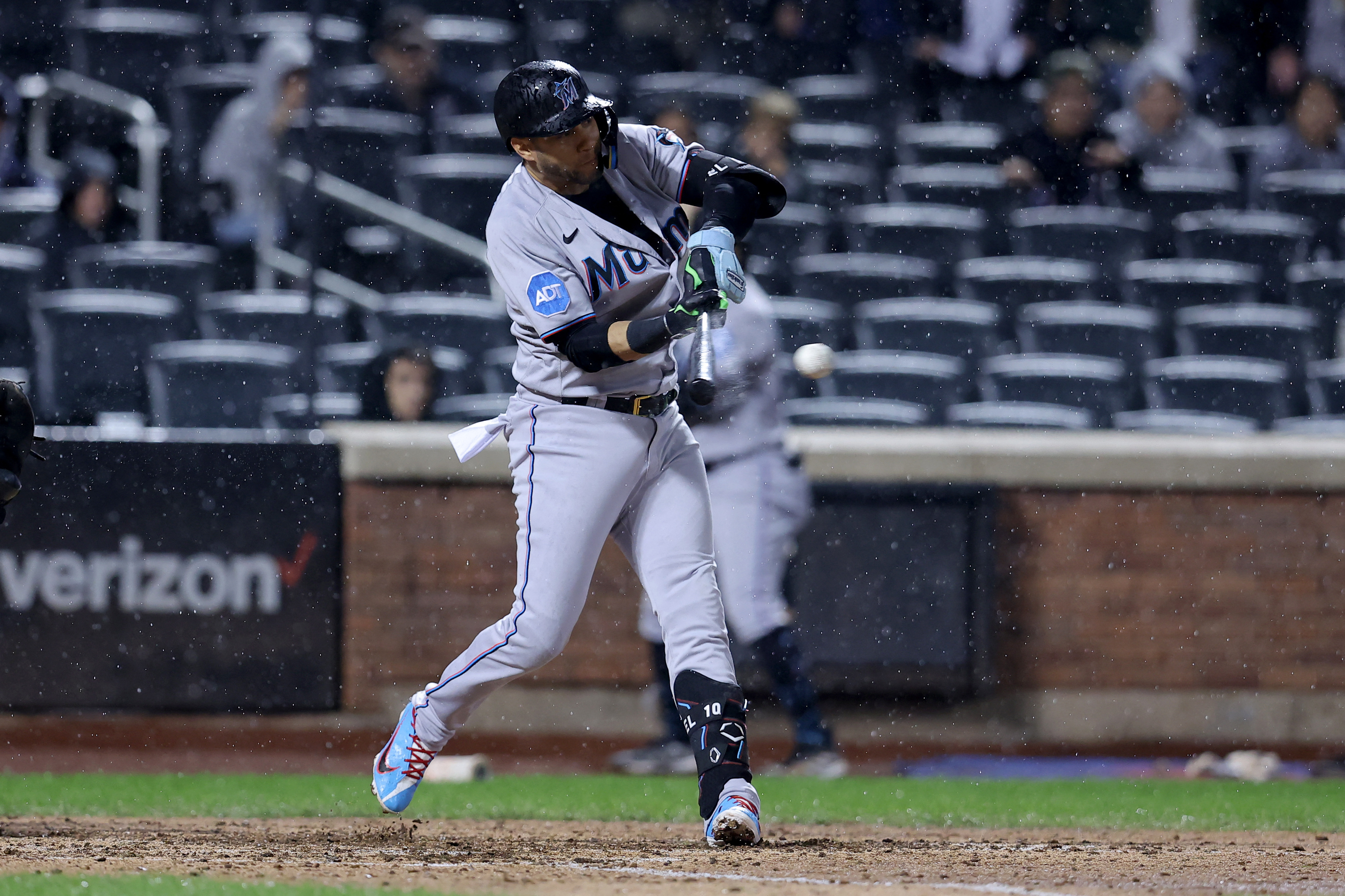 Marlins, rally for lead in ninth inning vs. Mets, but downpour forces  suspension before game's end