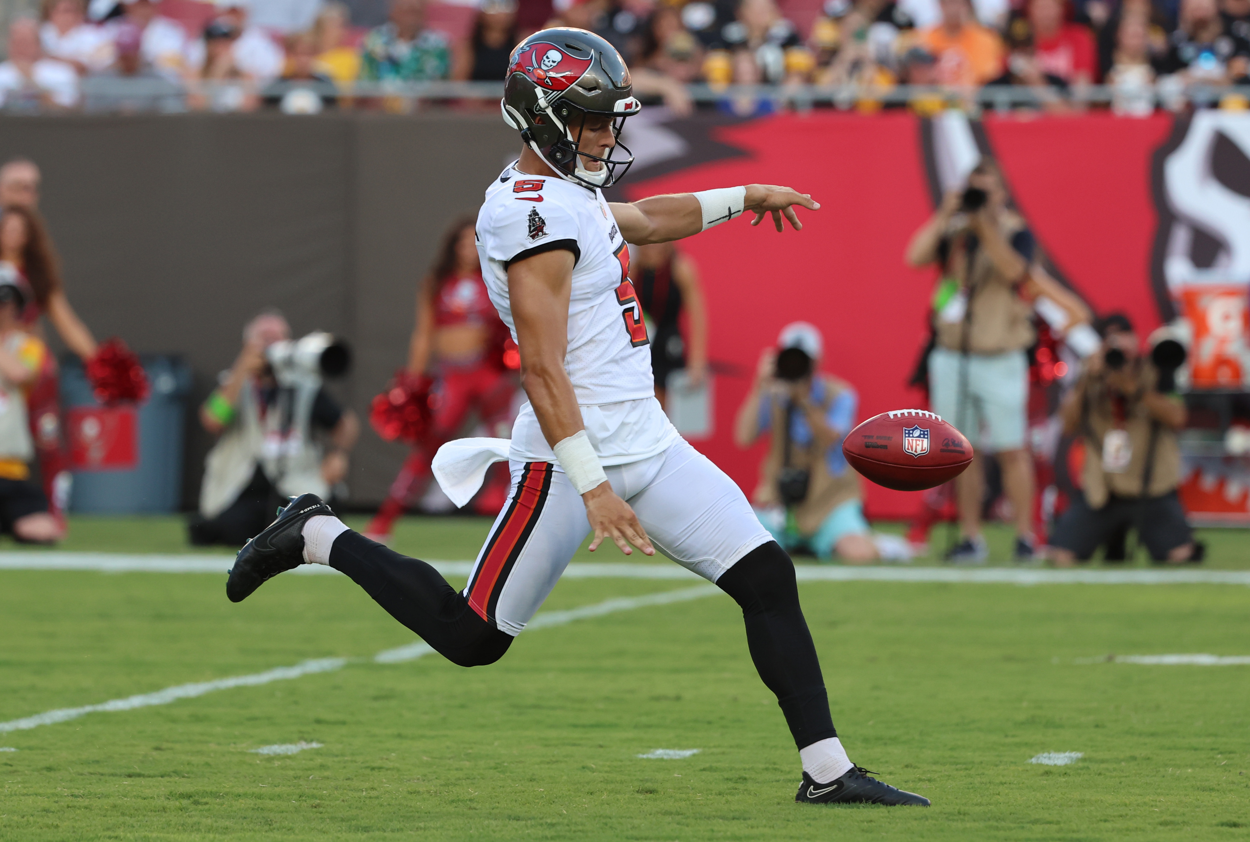 Mitch Trubisky flourishes as Steelers cruise past the Panthers