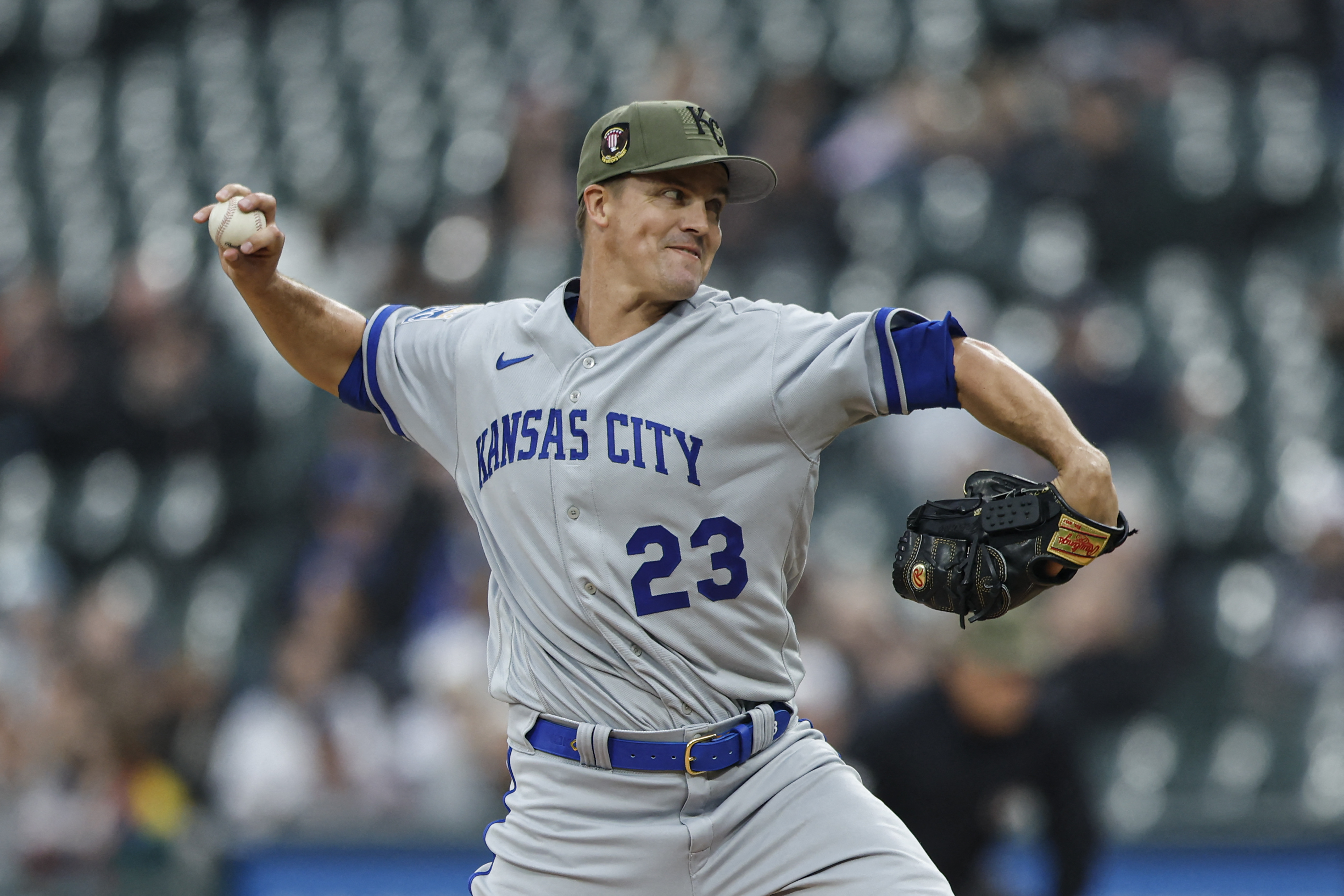 Cease blanks Royals for 6 innings, White Sox win