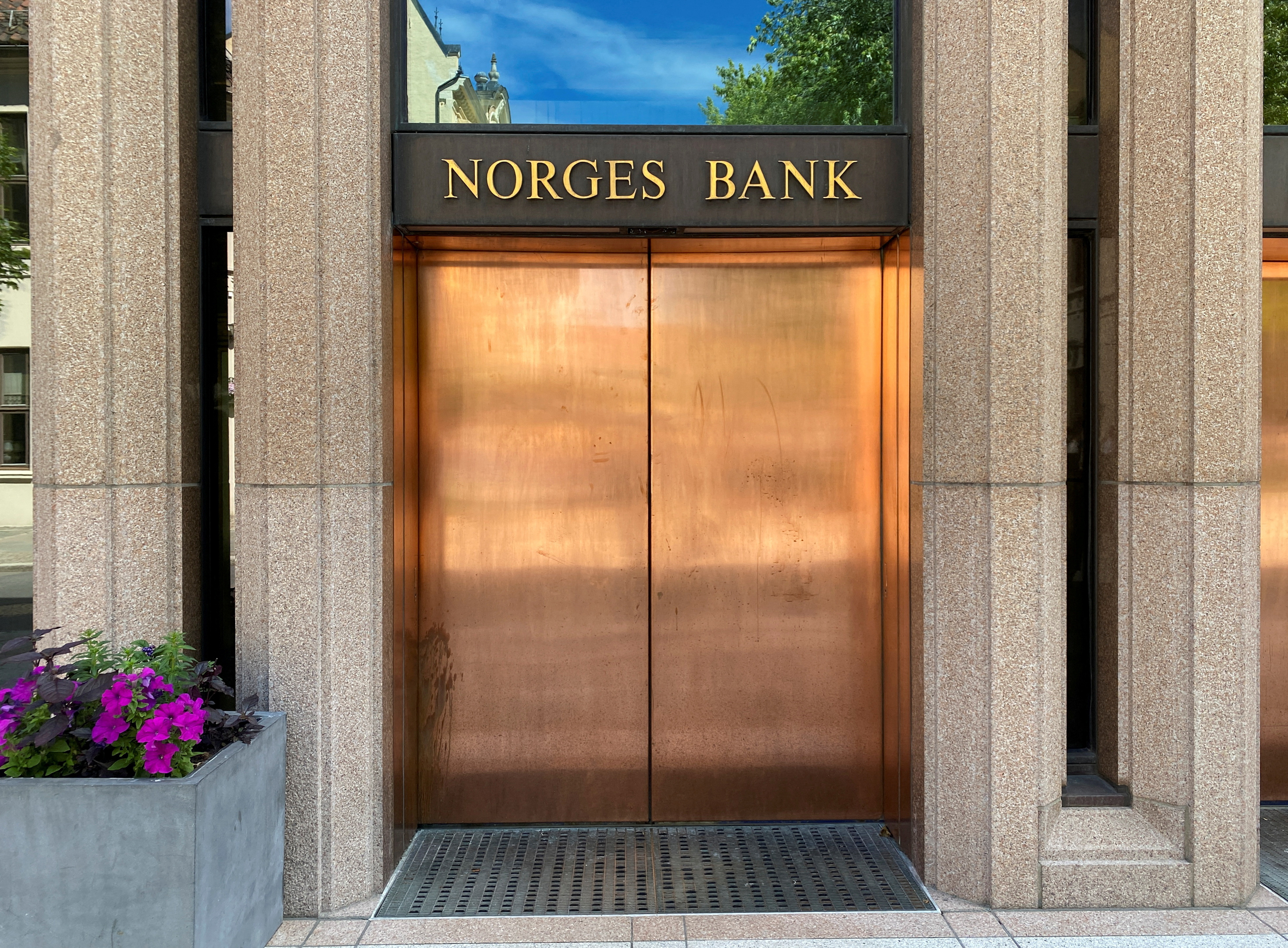 ノルウェー中銀金利据え置き、来年3回の利下げ想定 貿易戦争を懸念