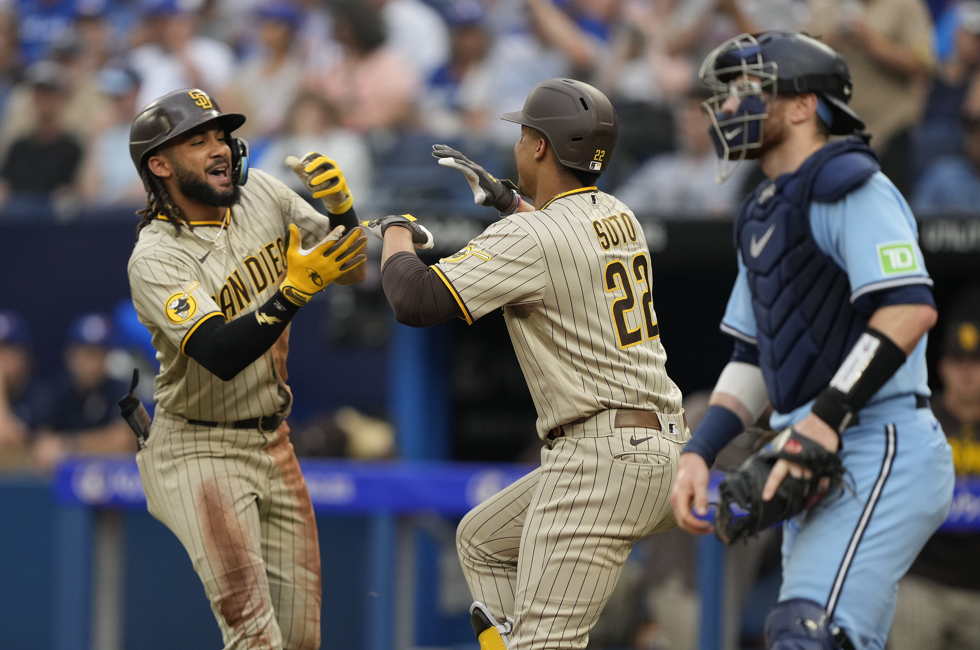 Juan Soto, Padres pummel Blue Jays