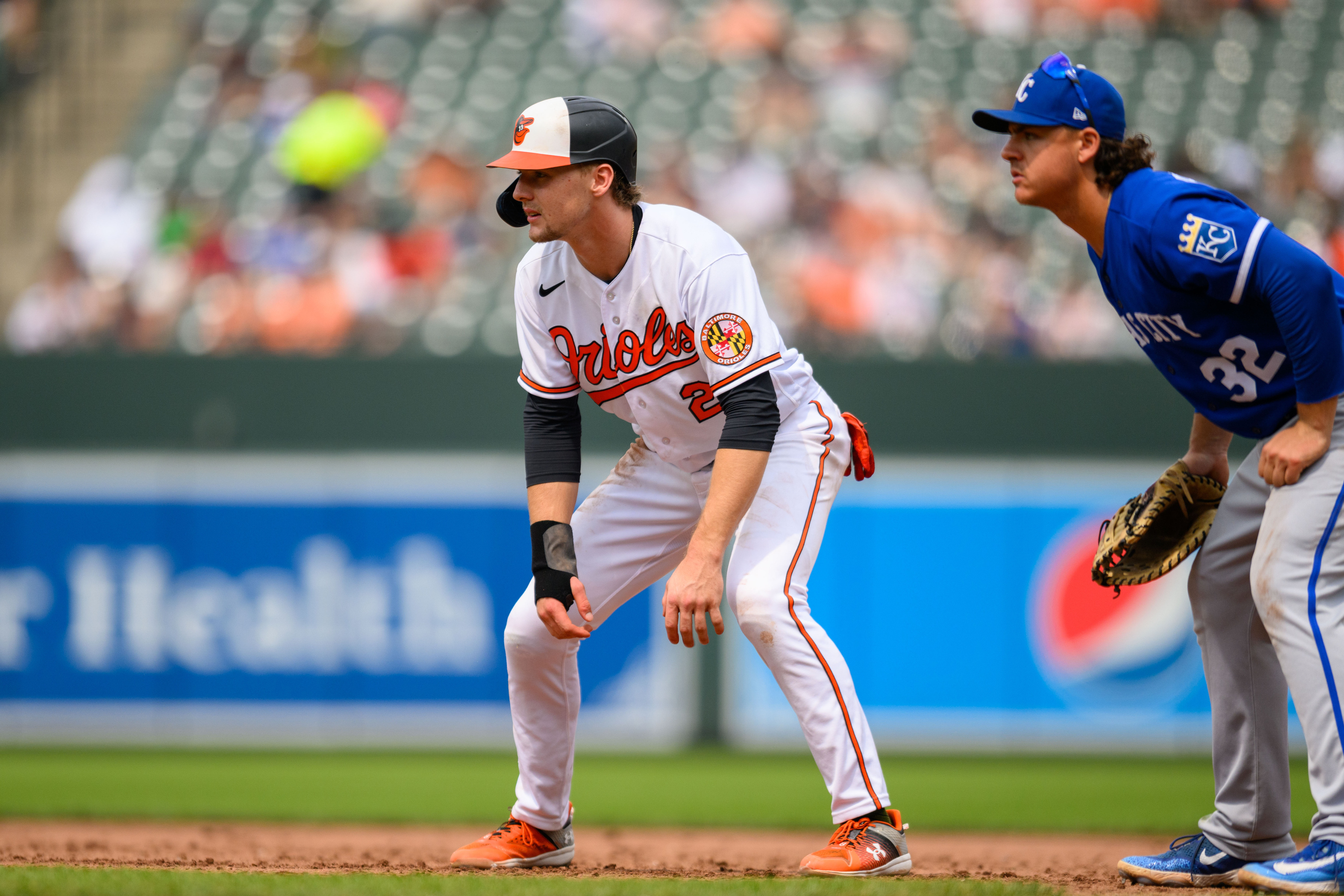 Chaotic Orioles pull out late win over Royals, 13-10, despite