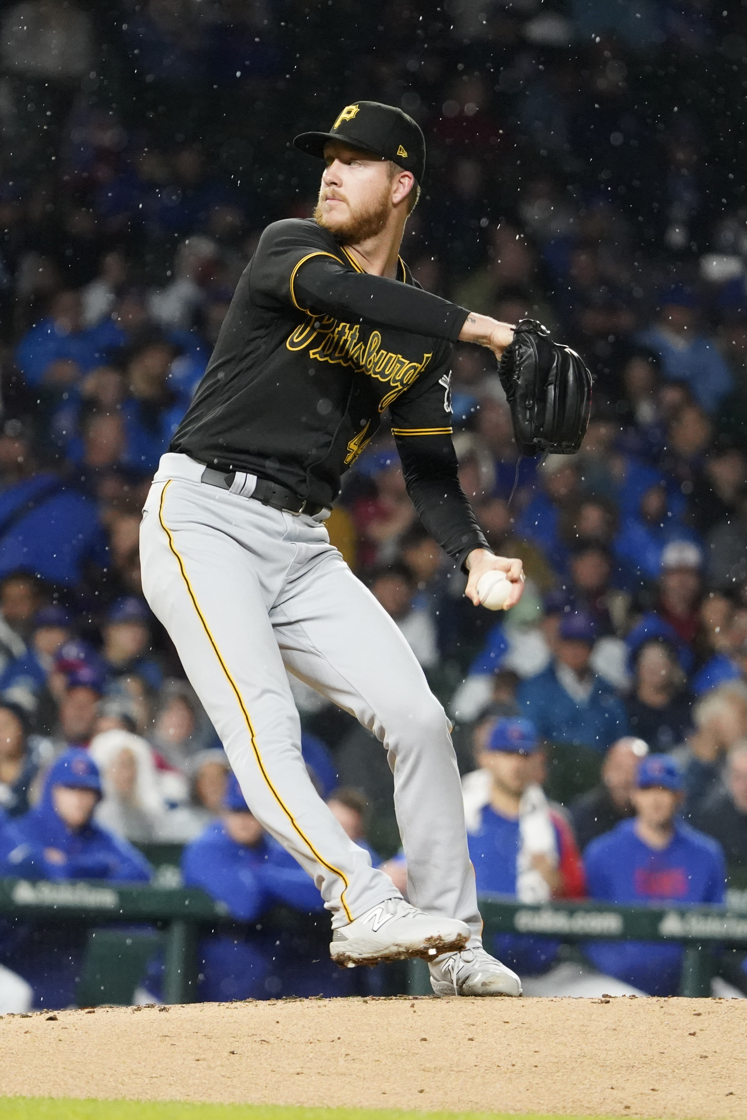 Canario hits grand slam, Cubs rout Pirates, 14-1, to remain in