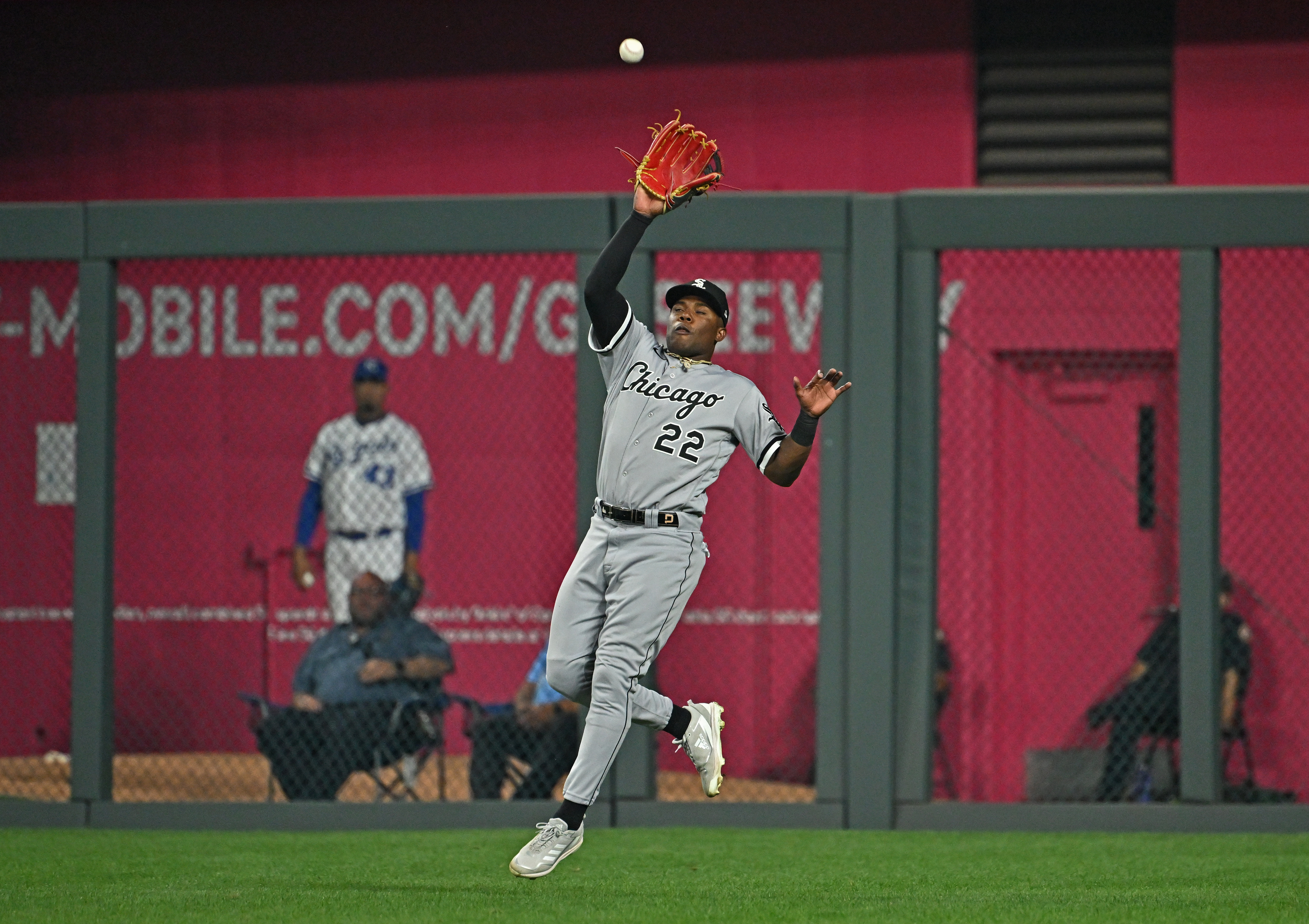 White Sox win 10-5 over Royals, who drop to 0-6 on trip