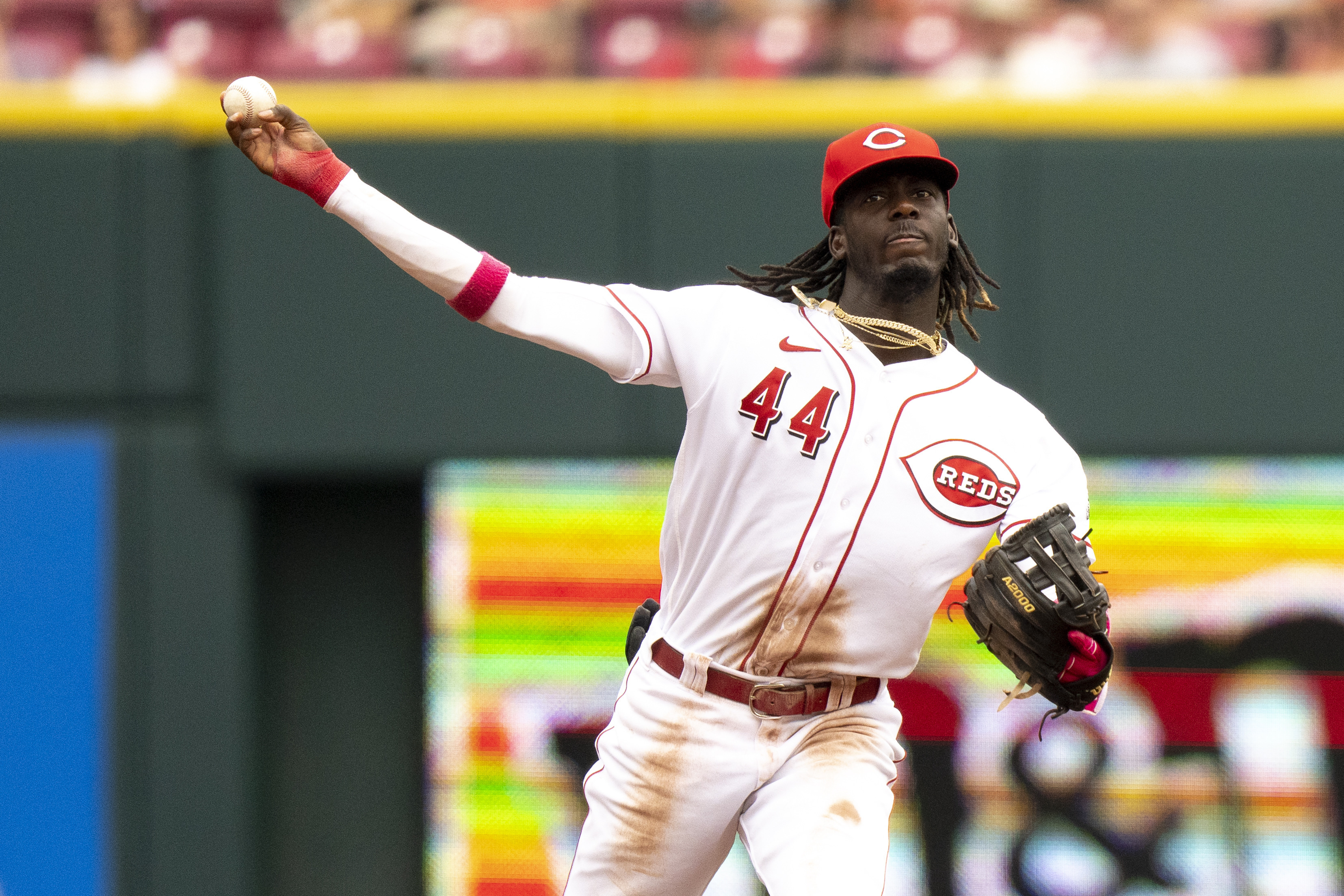 Marlins club three HRs to rally past Reds, 5-4