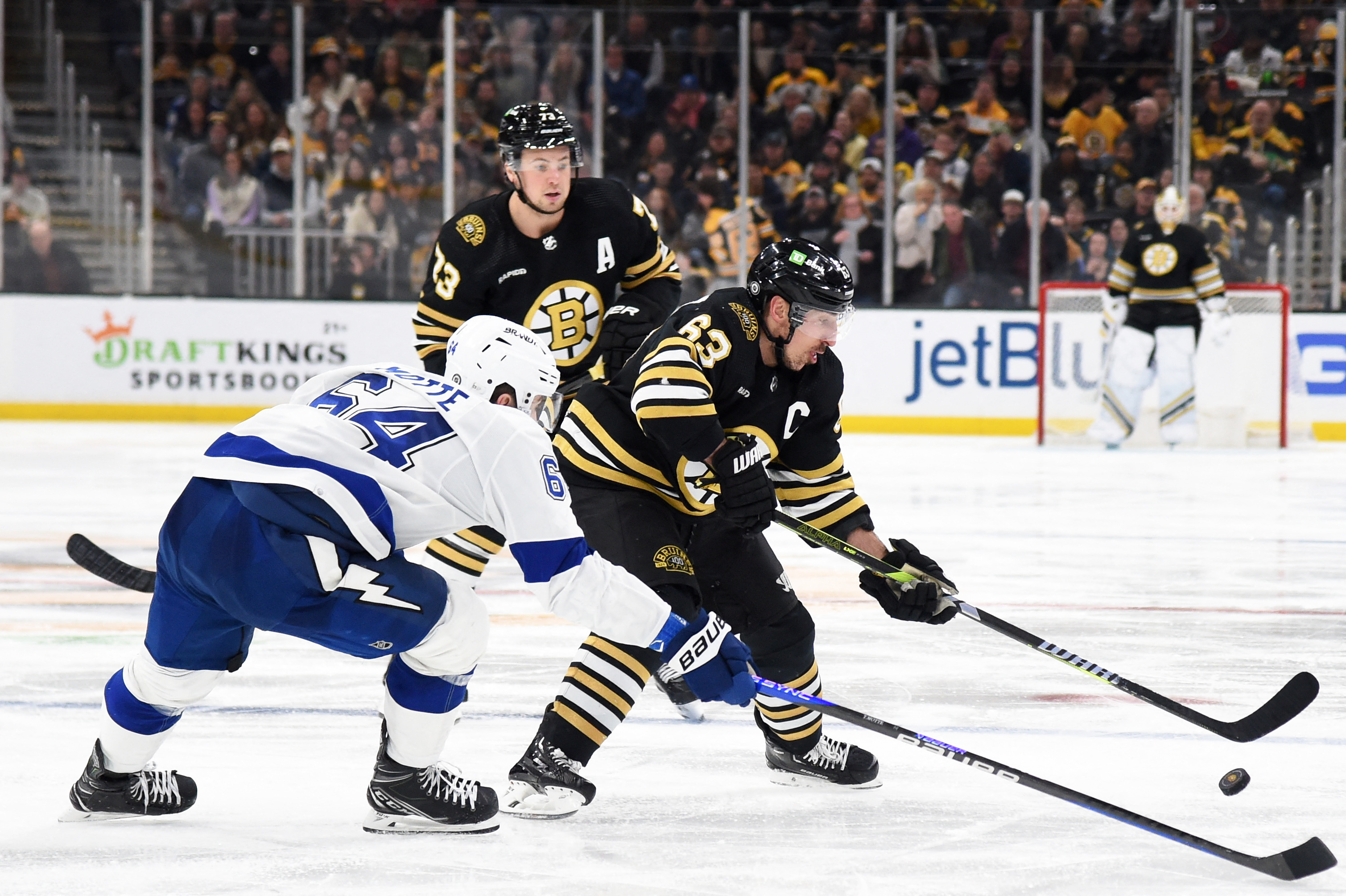 Brayden Point's Shootout Goal Helps Lightning Edge Bruins | Reuters