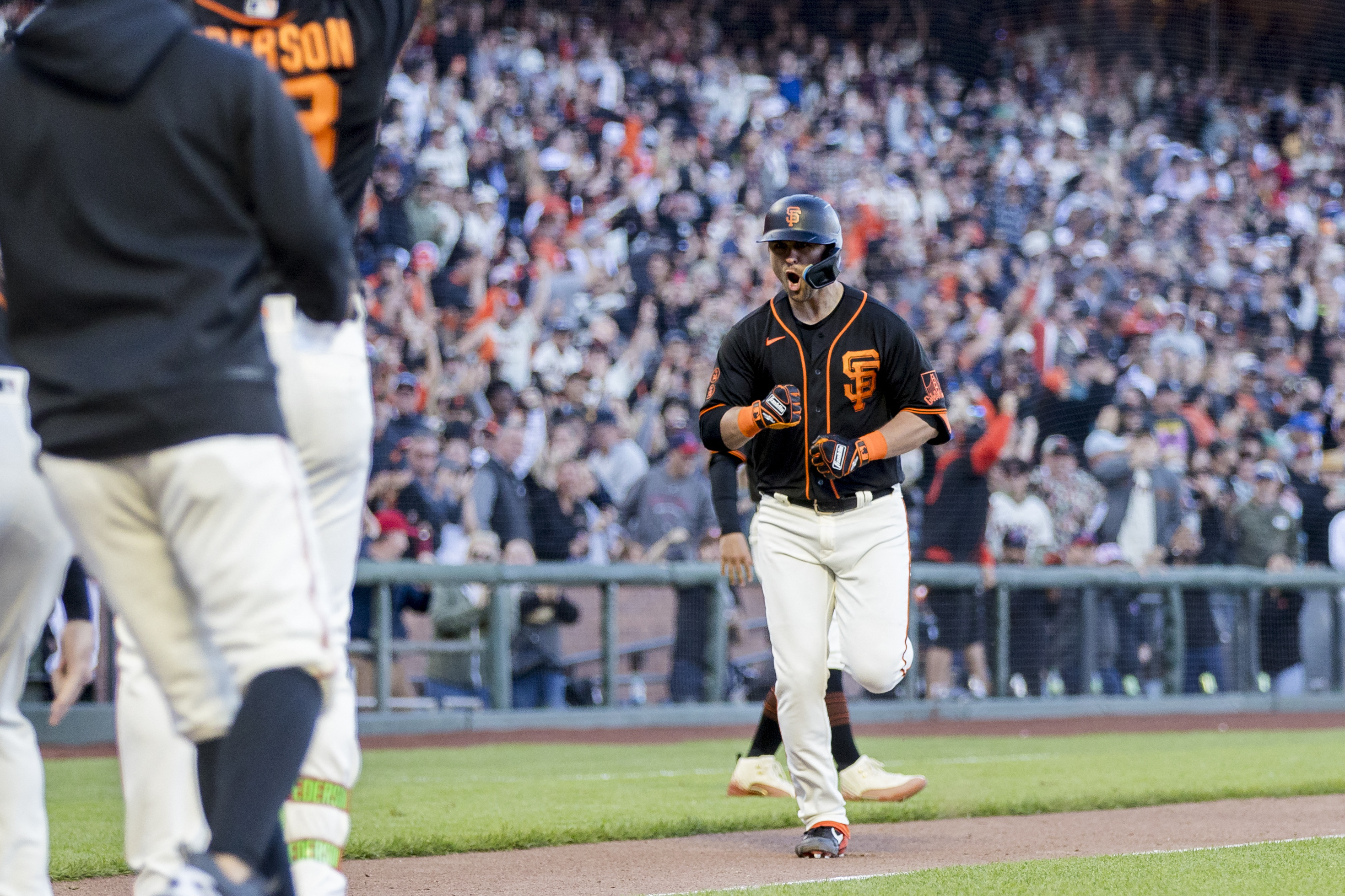 World Series: Giants Take 3-0 Lead Over Tigers - The New York Times