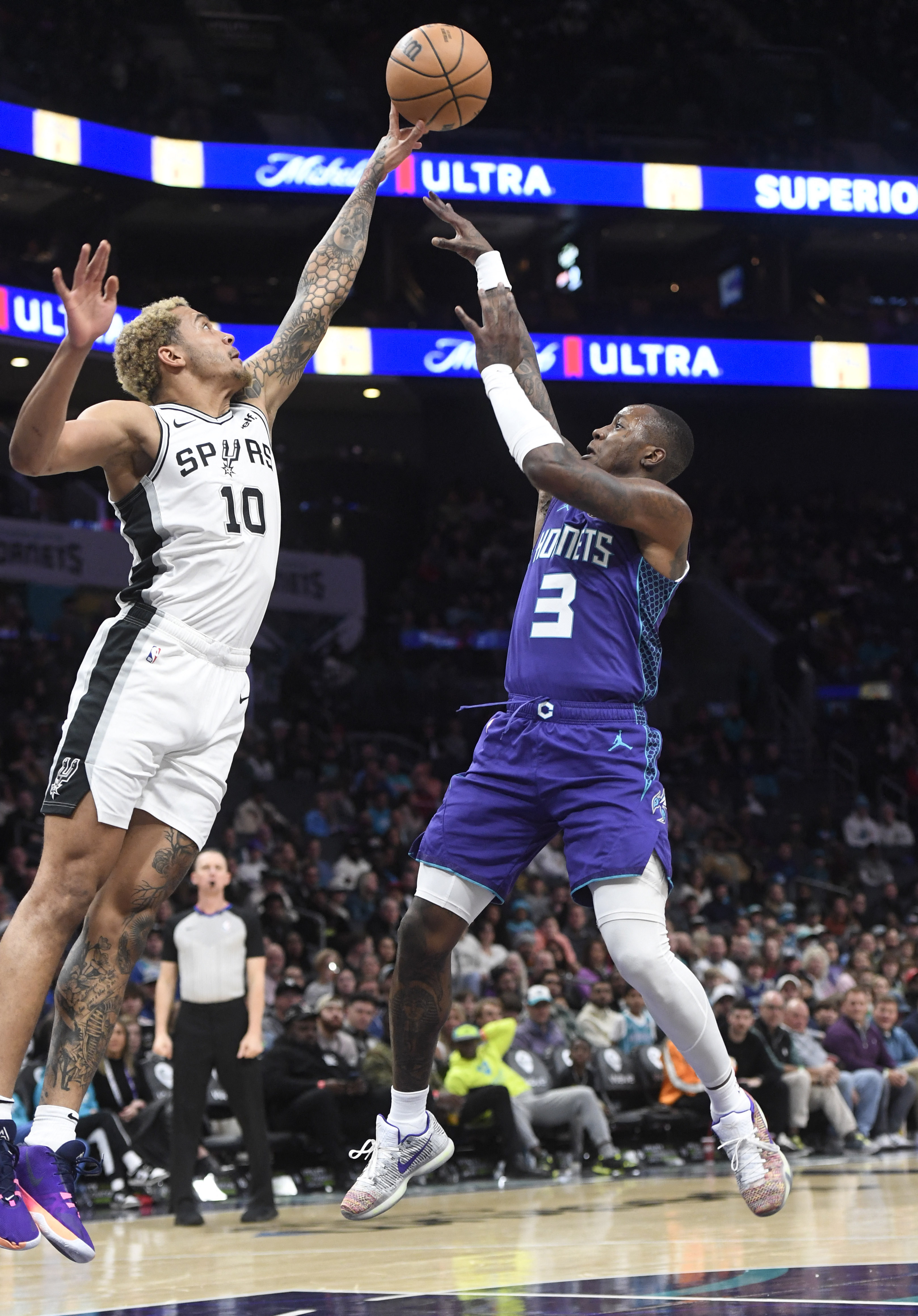 LaMelo Ball, Hornets fend off Spurs to halt 6-game skid