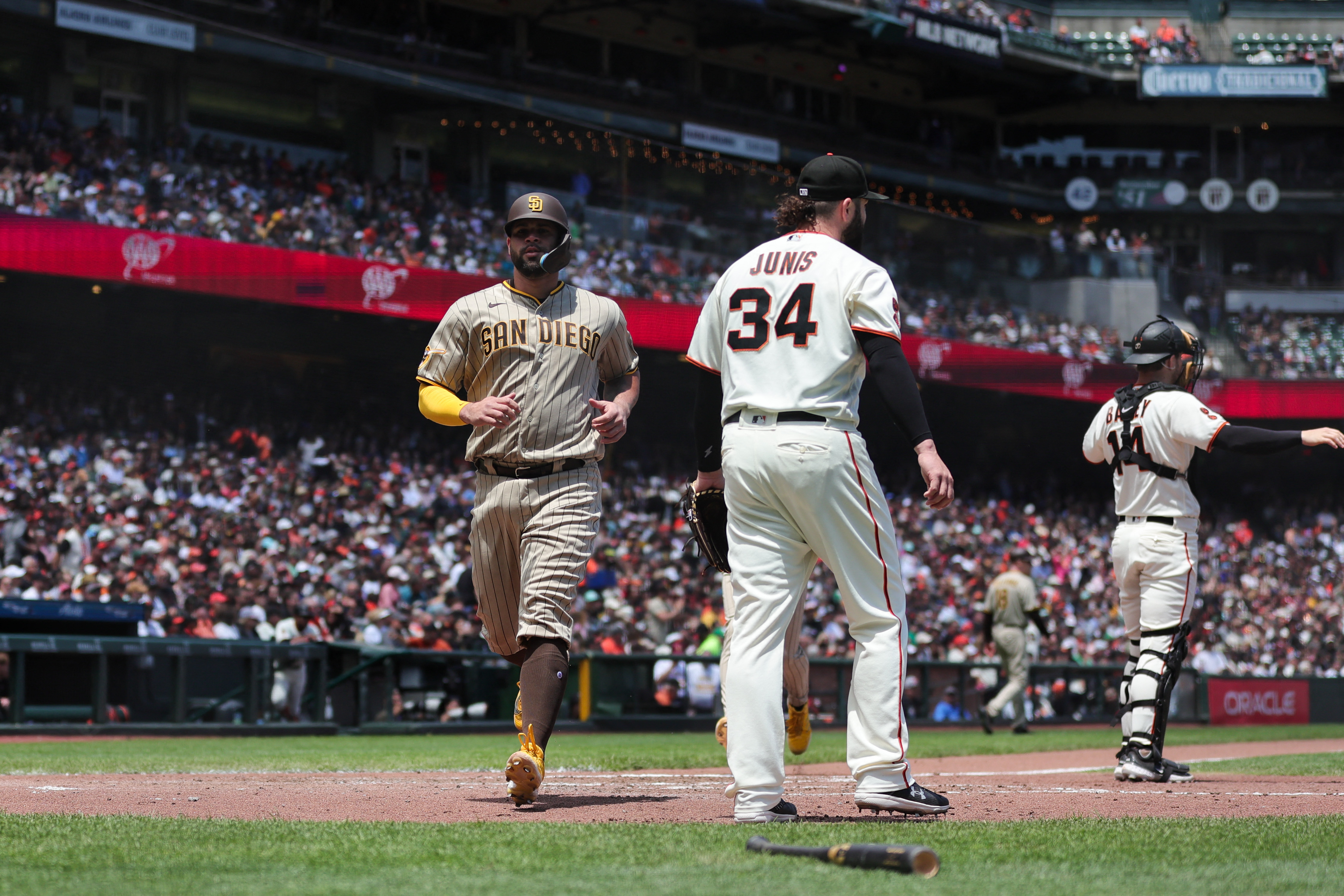 SF Giants' winning streak reaches 10 games against Padres