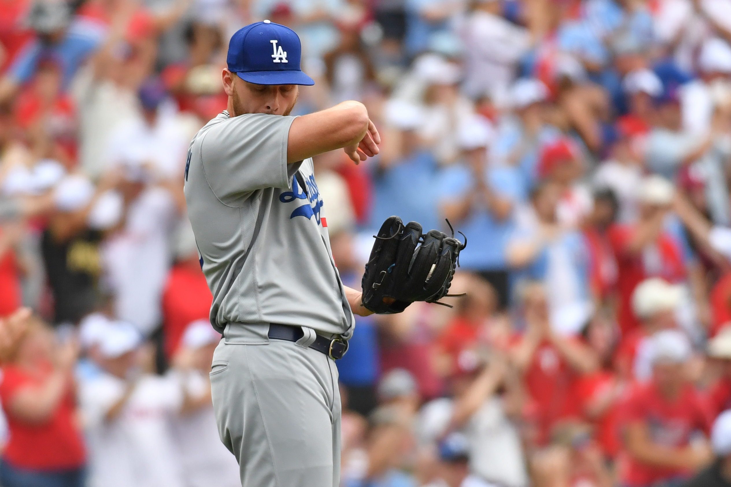 Phillies – Dodgers: Kody Clemens strikes out hitter with slow pitch