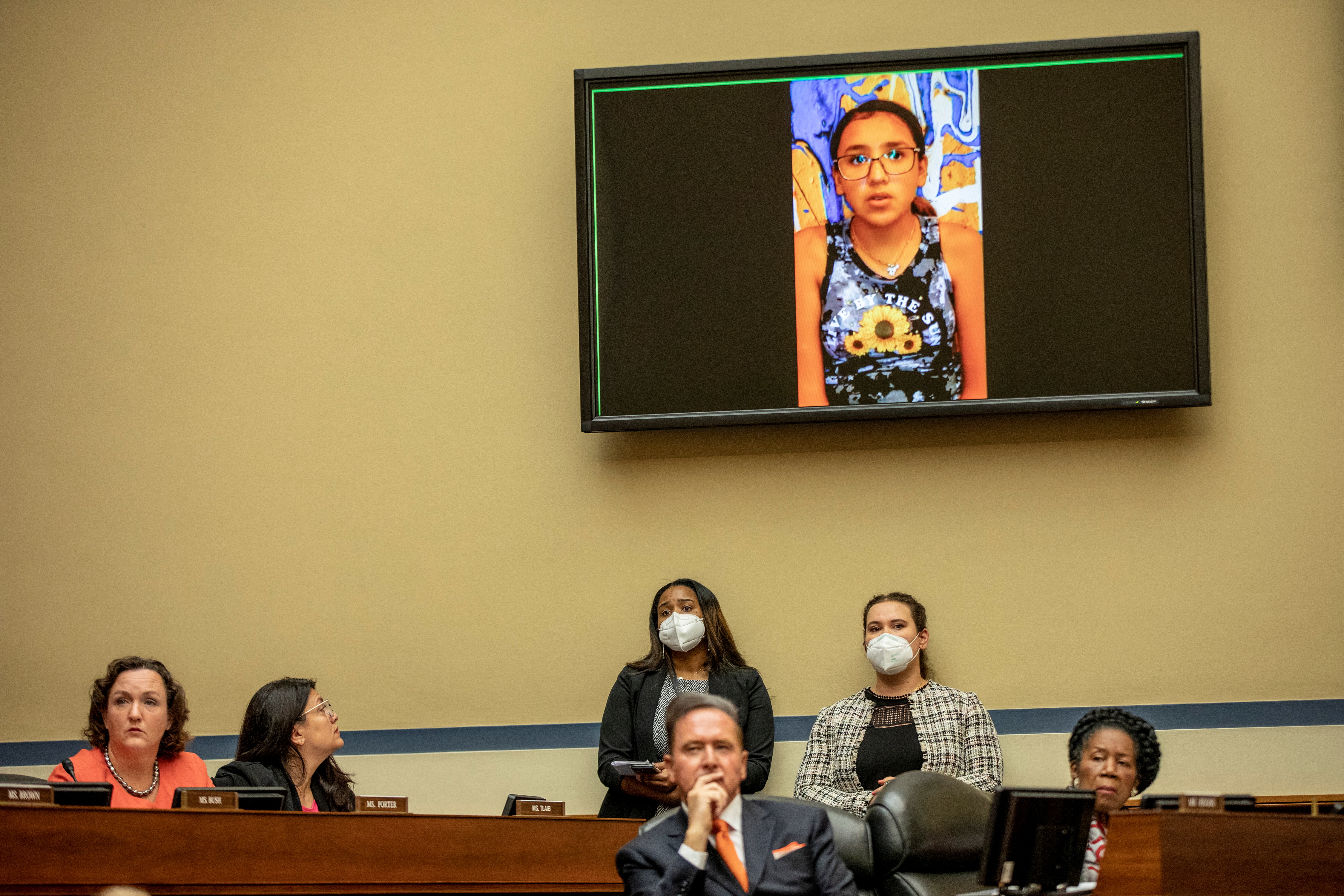 El Comité de Supervisión de la Cámara de Representantes celebra una audiencia en el Capitolio, en Washington