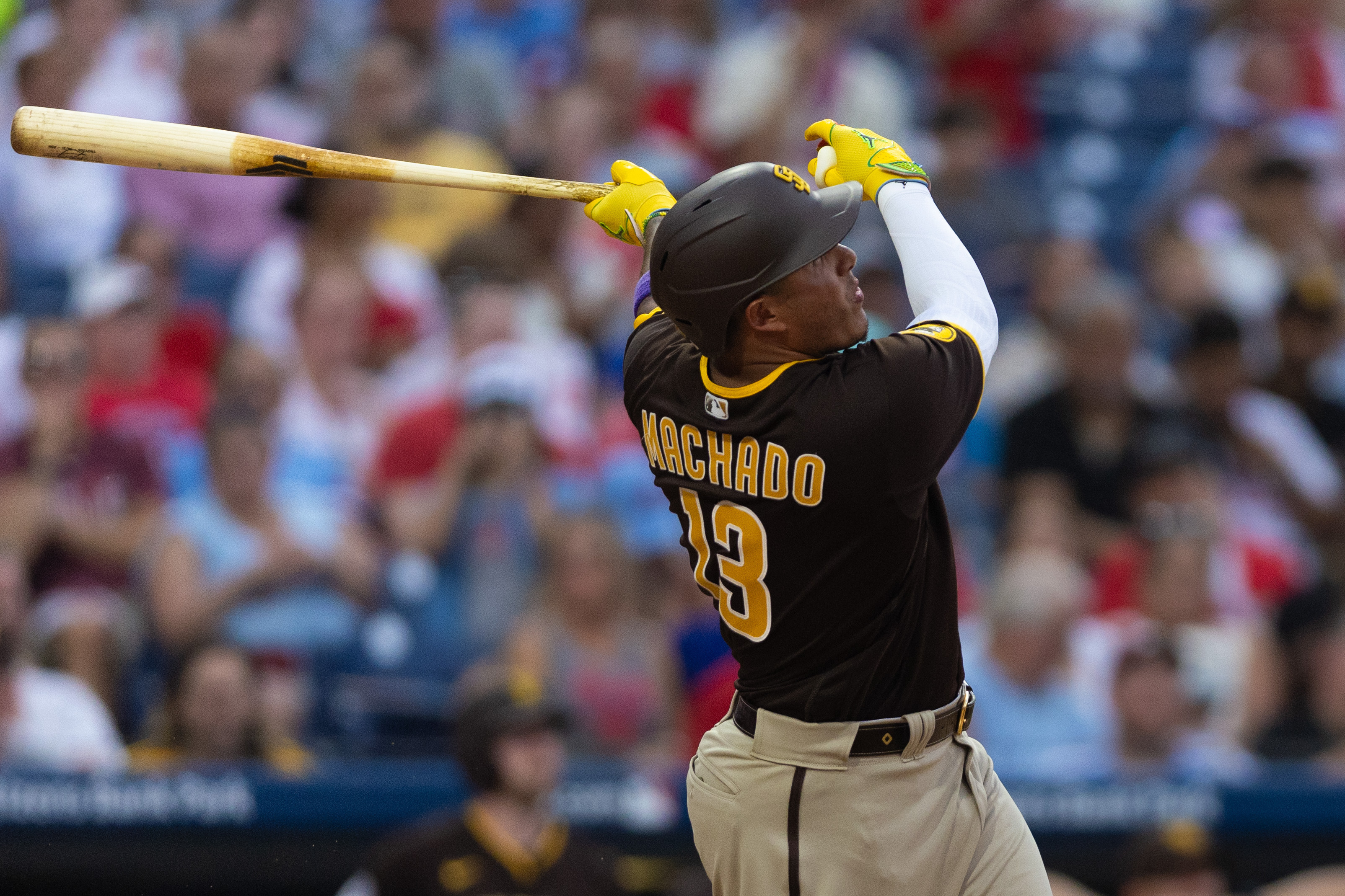 Padres sock four homers, roll past Phillies
