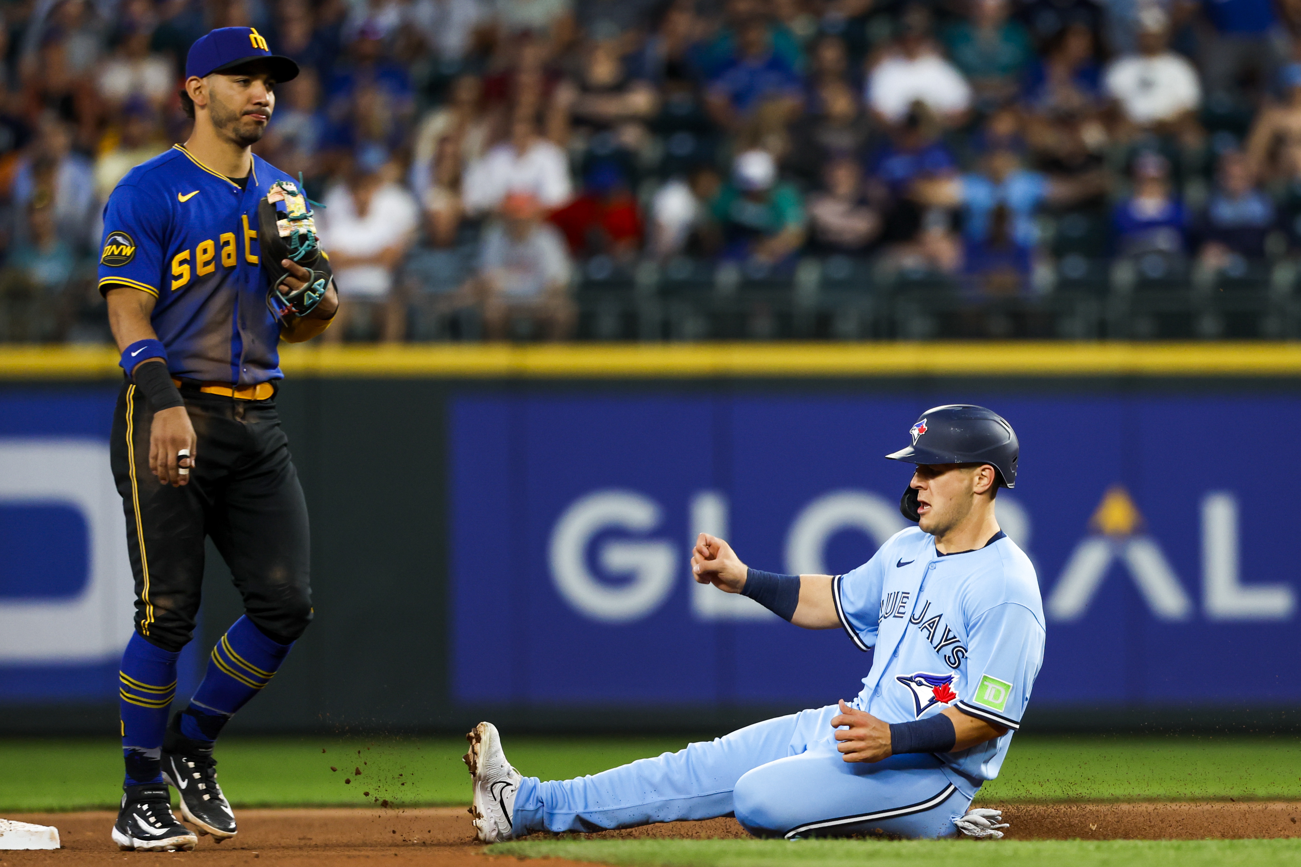 Mariners emerge with walk-off win over Blue Jays