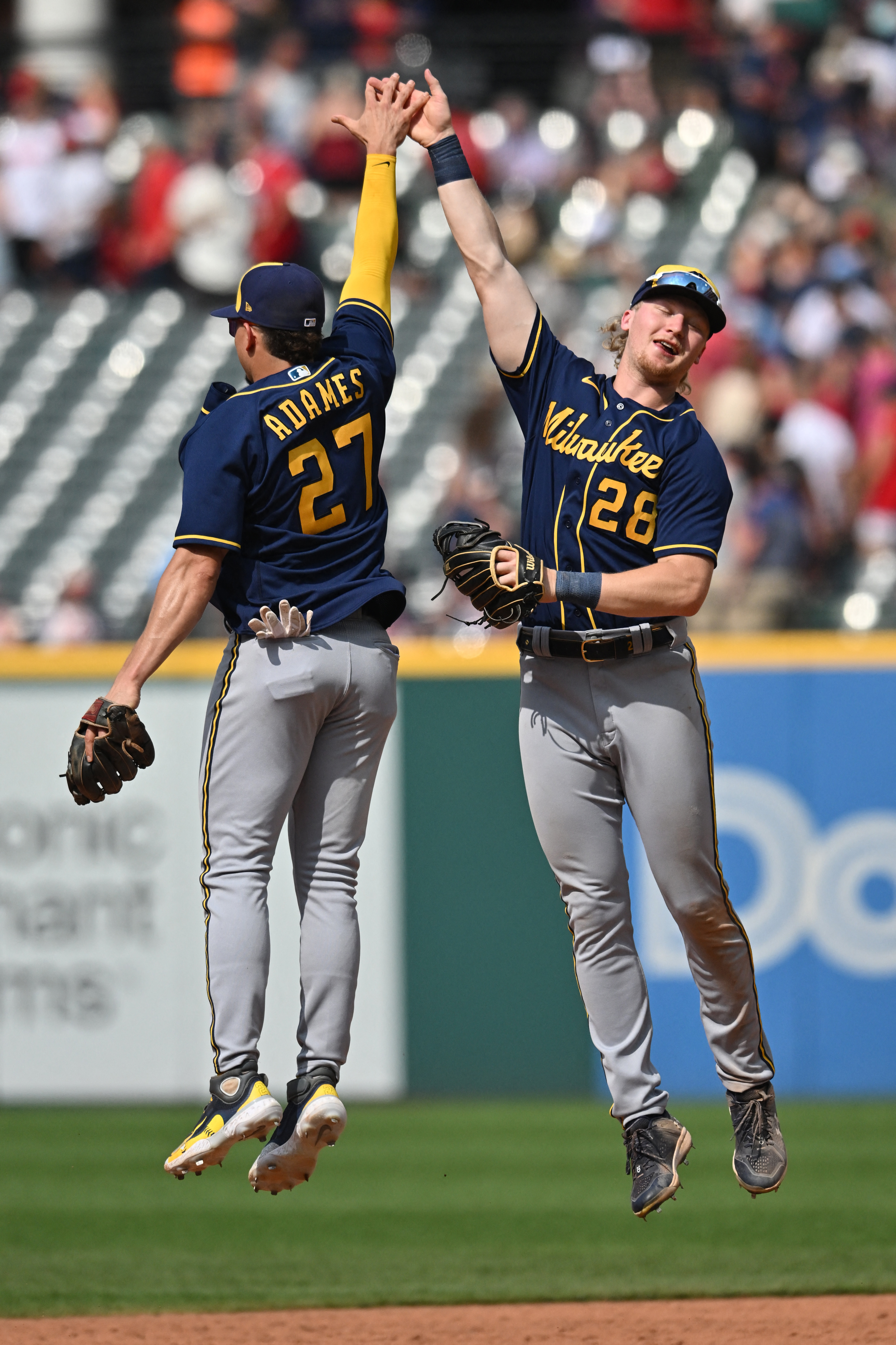 Brewers' Miller beats his former team with an RBI double in the 10th in 5-4  win over Guardians Wisconsin News - Bally Sports